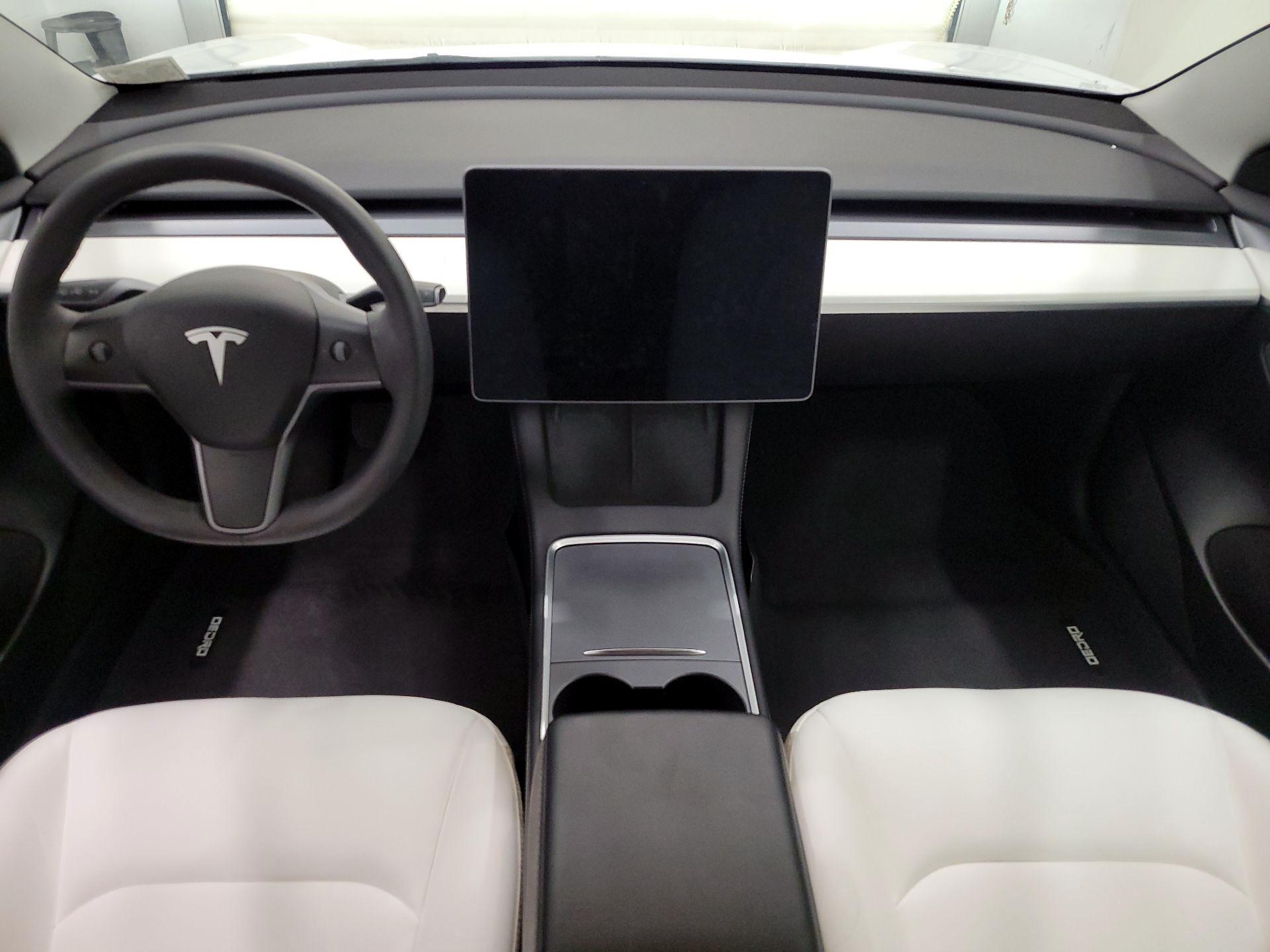 Thumbnail: 2022 Tesla Model 3 - 9