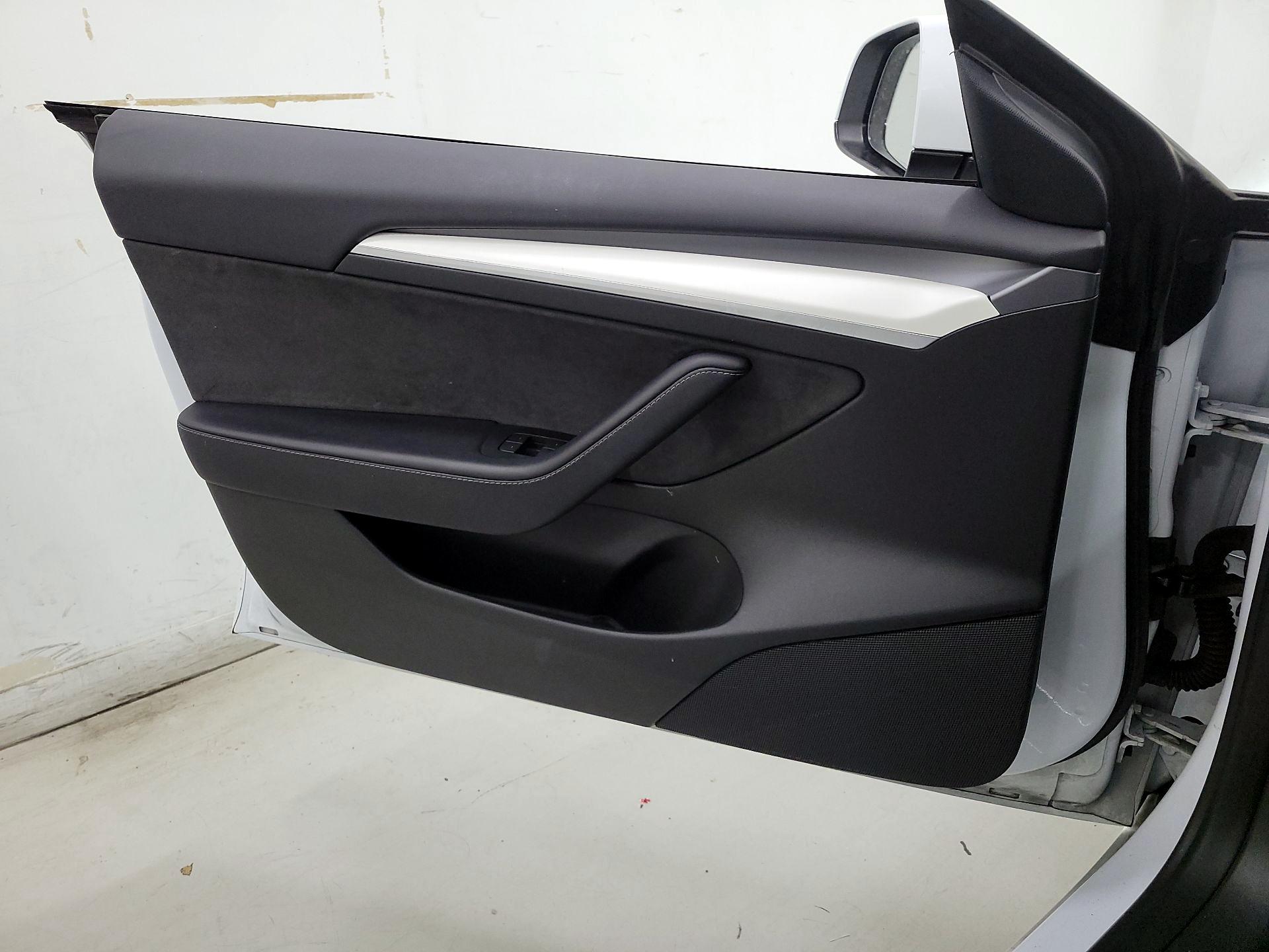 Thumbnail: 2022 Tesla Model 3 - 12