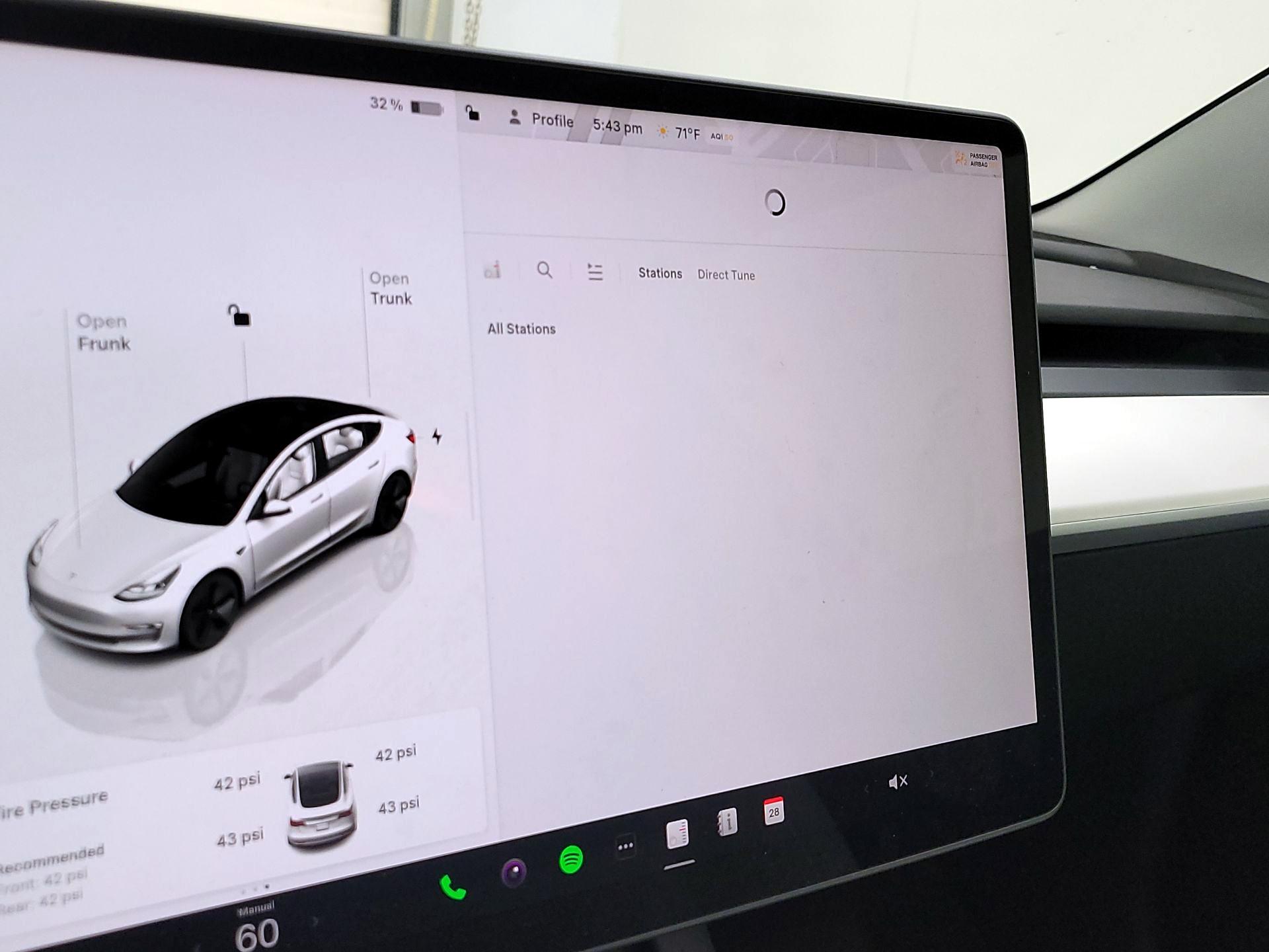 Thumbnail: 2022 Tesla Model 3 - 15