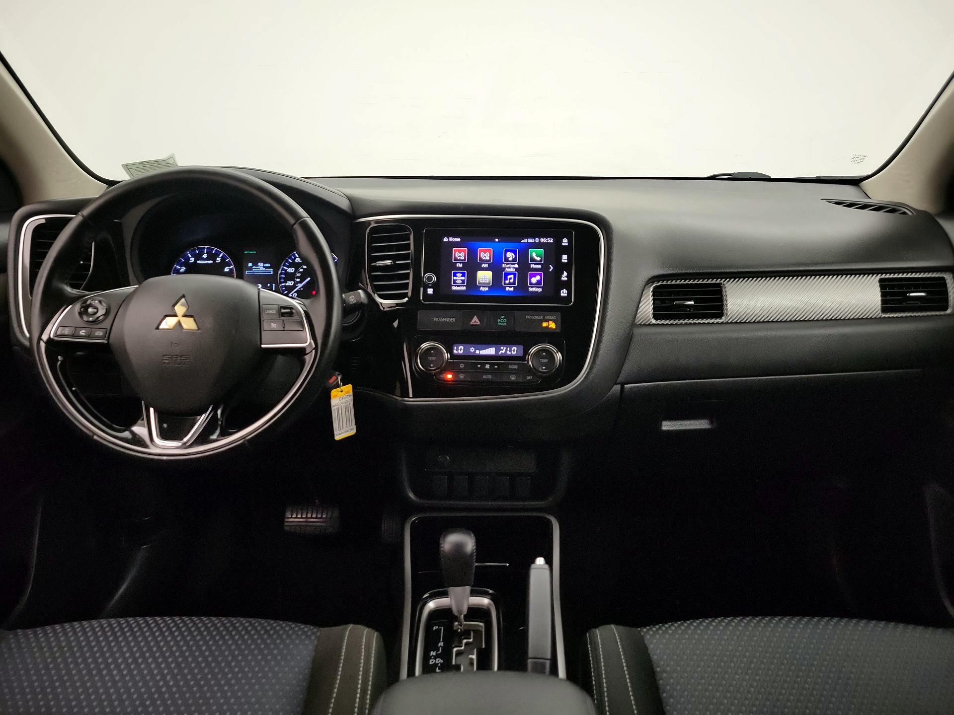 Thumbnail: 2017 Mitsubishi Outlander - 9