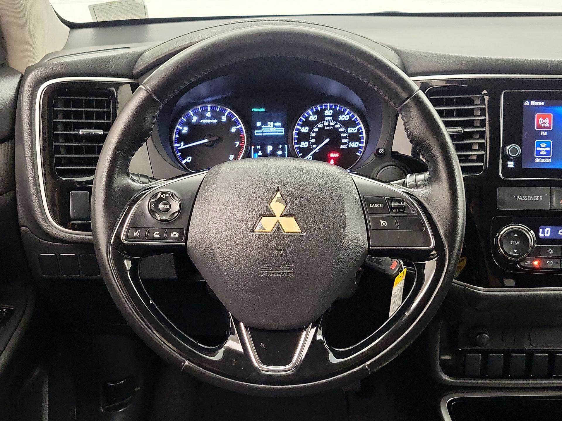 Thumbnail: 2017 Mitsubishi Outlander - 10