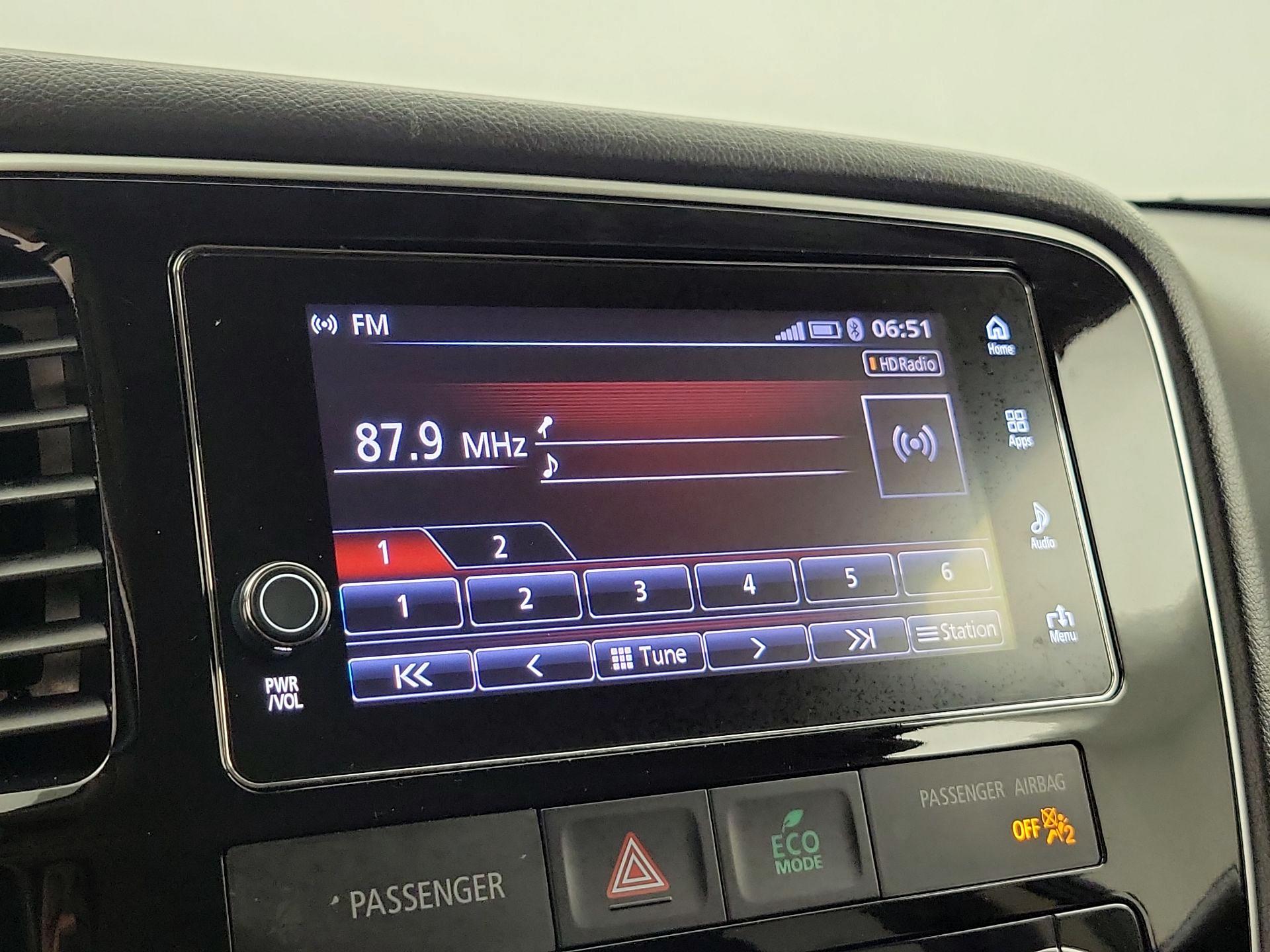 Thumbnail: 2017 Mitsubishi Outlander - 15
