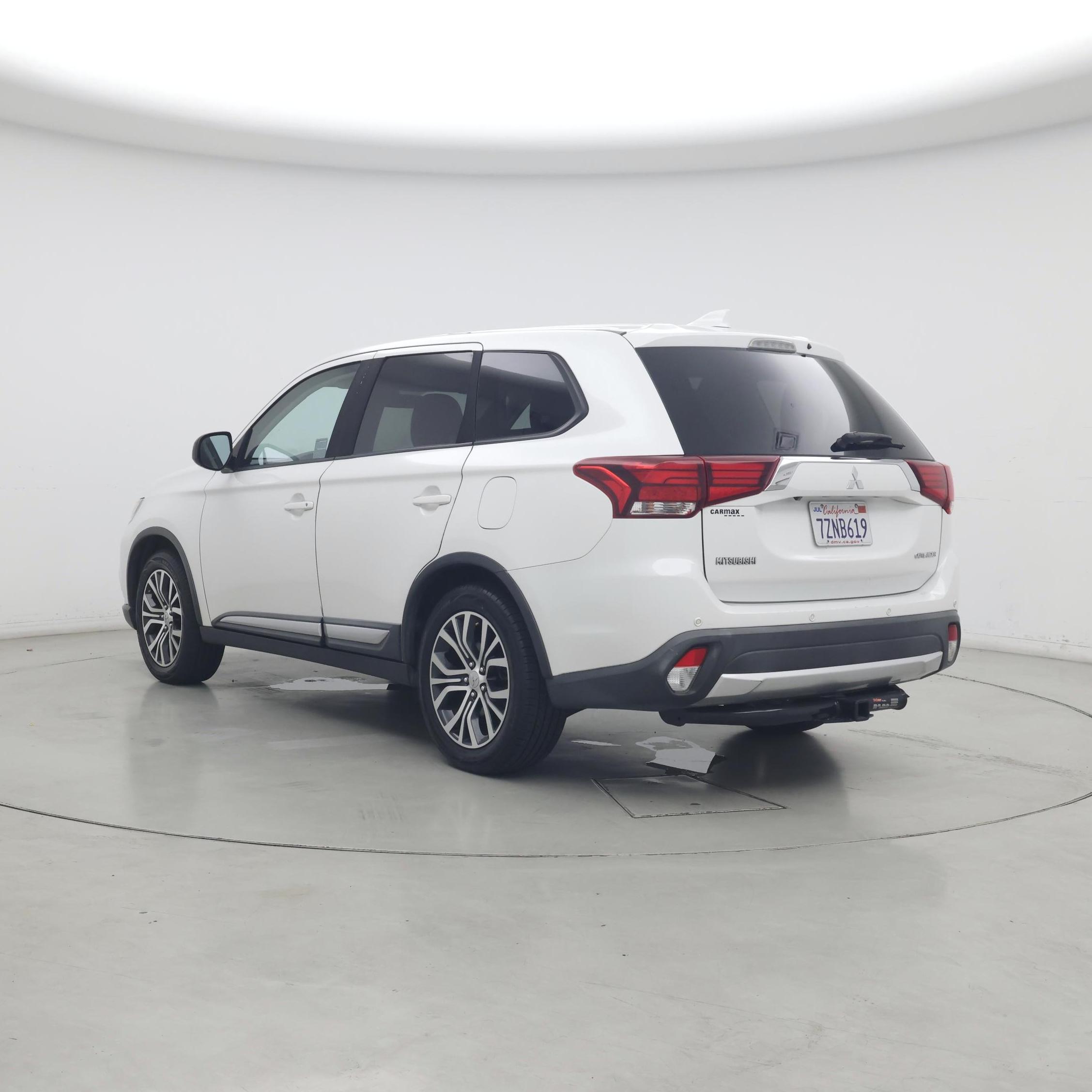 Thumbnail: 2017 Mitsubishi Outlander - 2