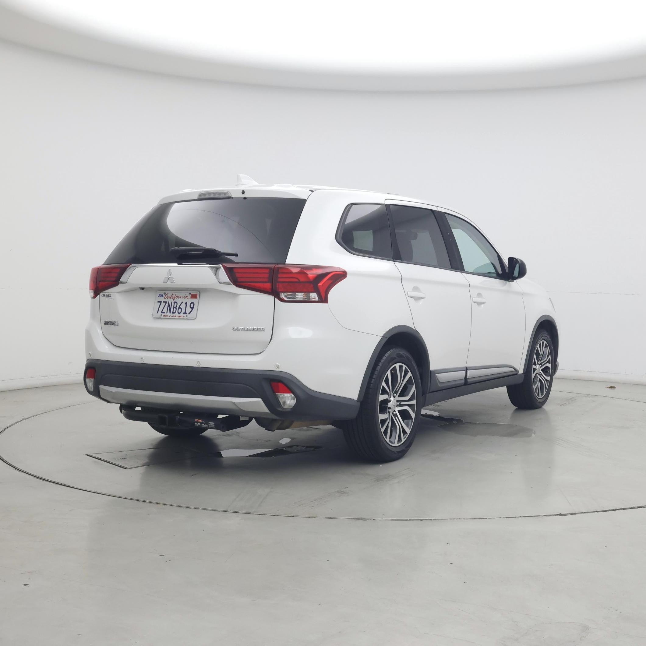 Thumbnail: 2017 Mitsubishi Outlander - 8