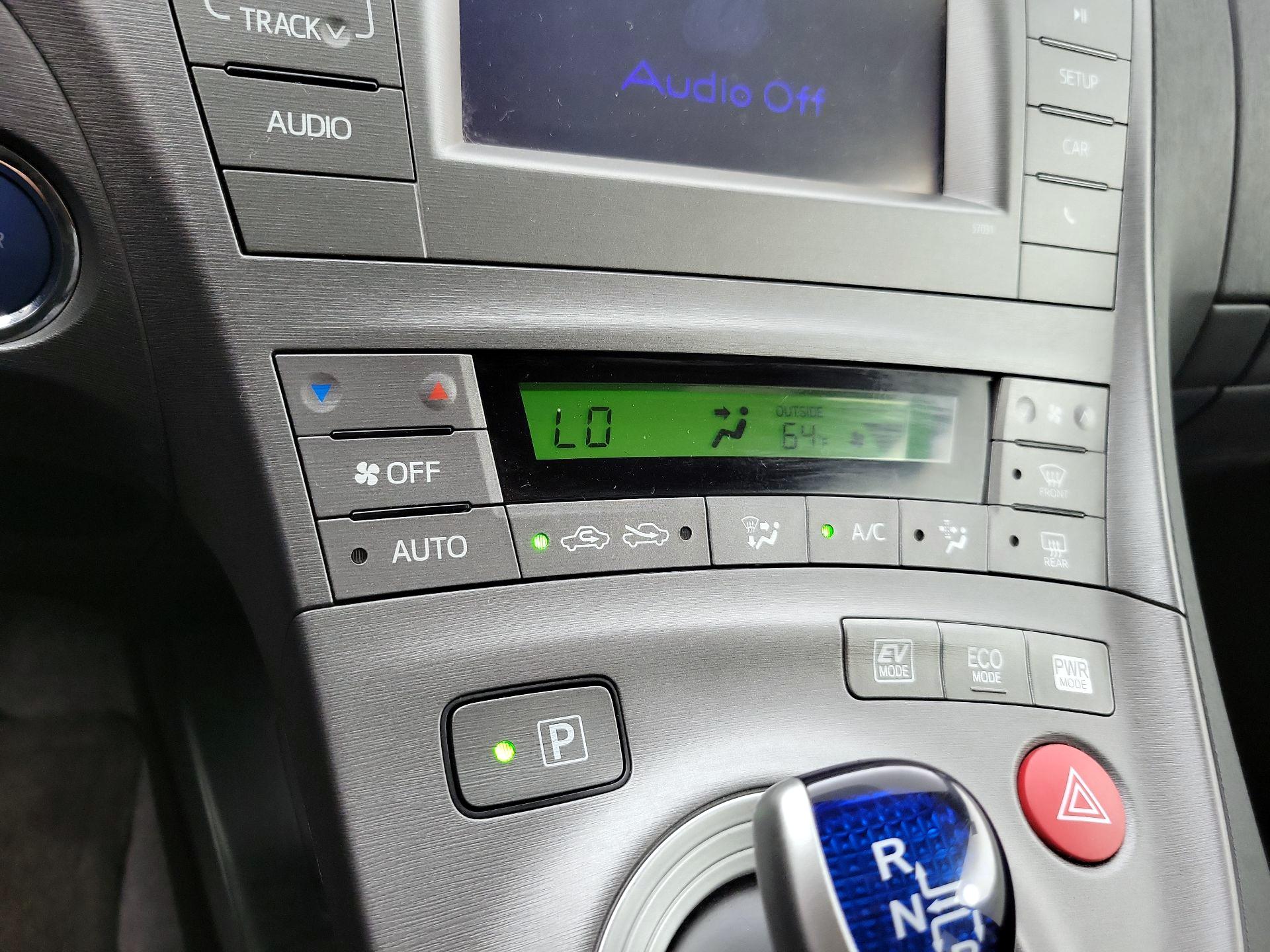 Thumbnail: 2014 Toyota Prius - 15