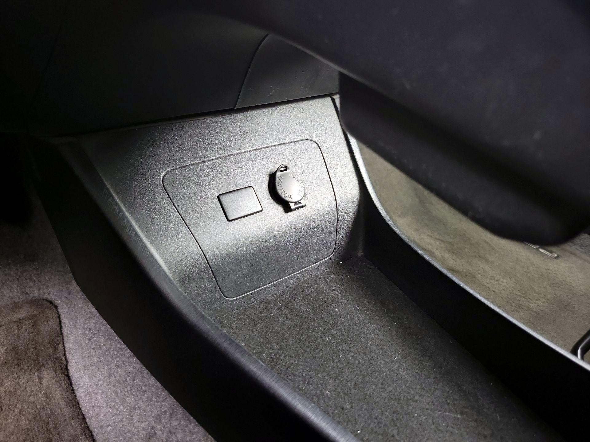 Thumbnail: 2014 Toyota Prius - 17