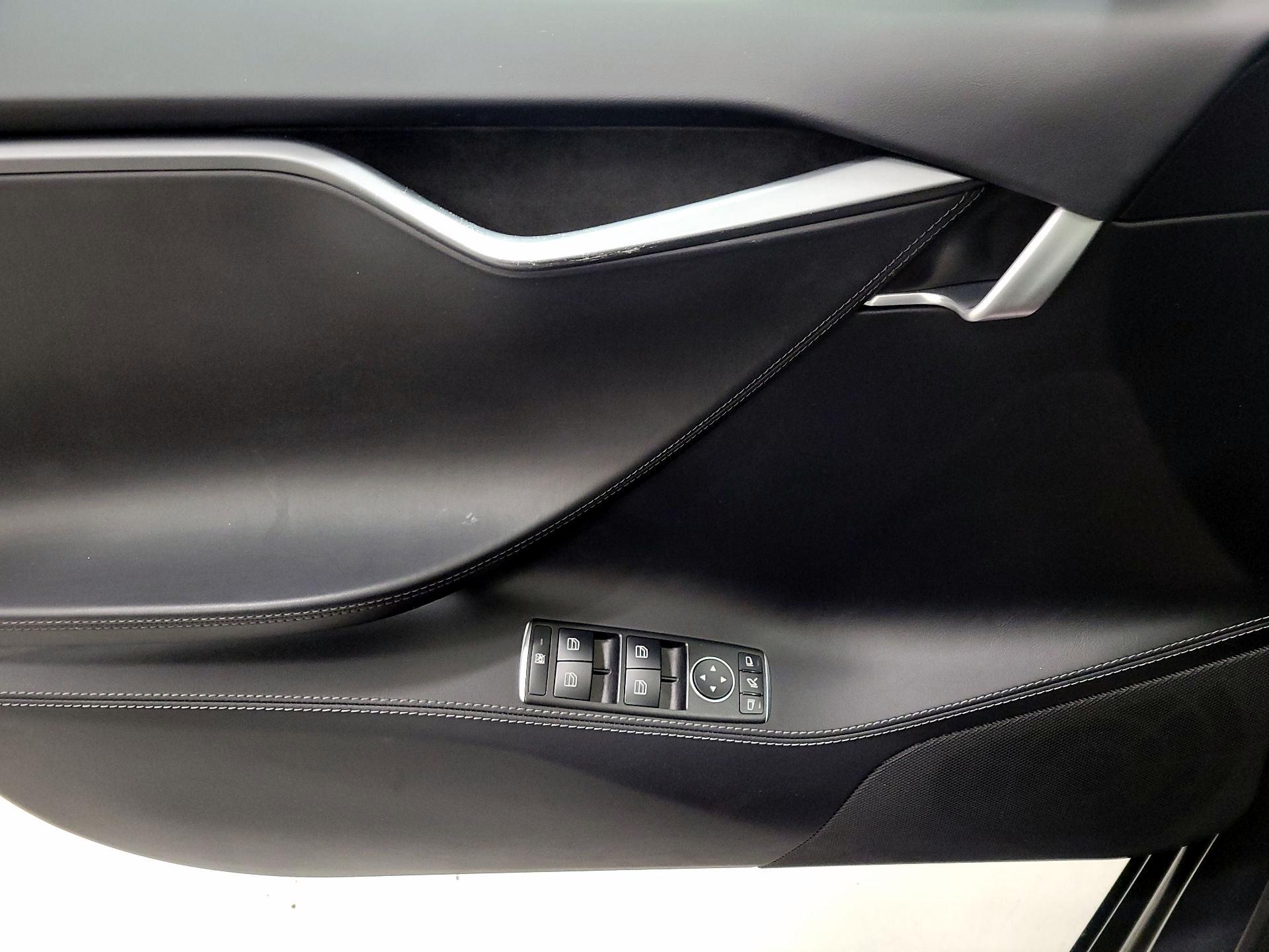Thumbnail: 2020 Tesla Model S - 12