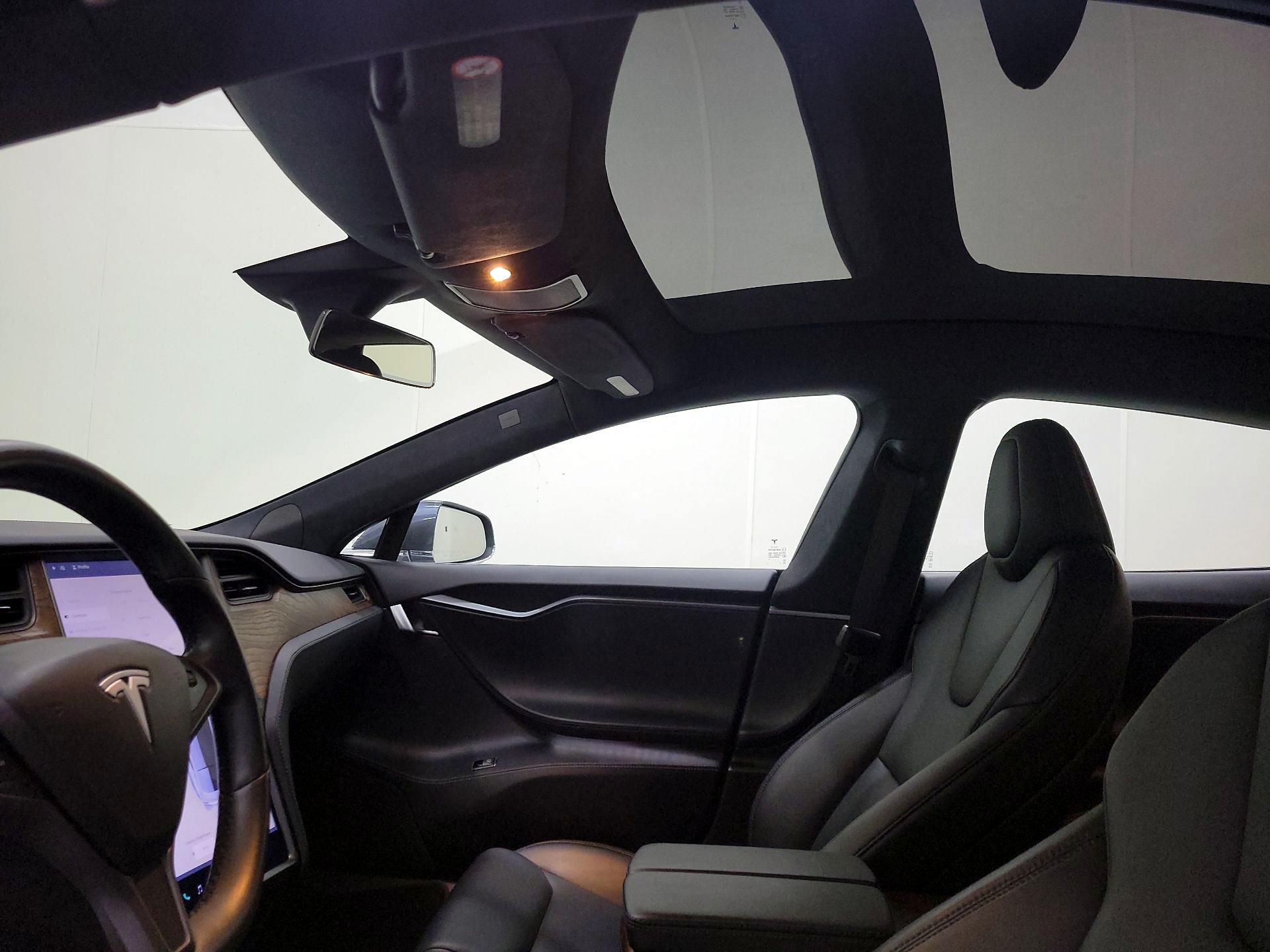 Thumbnail: 2020 Tesla Model S - 19