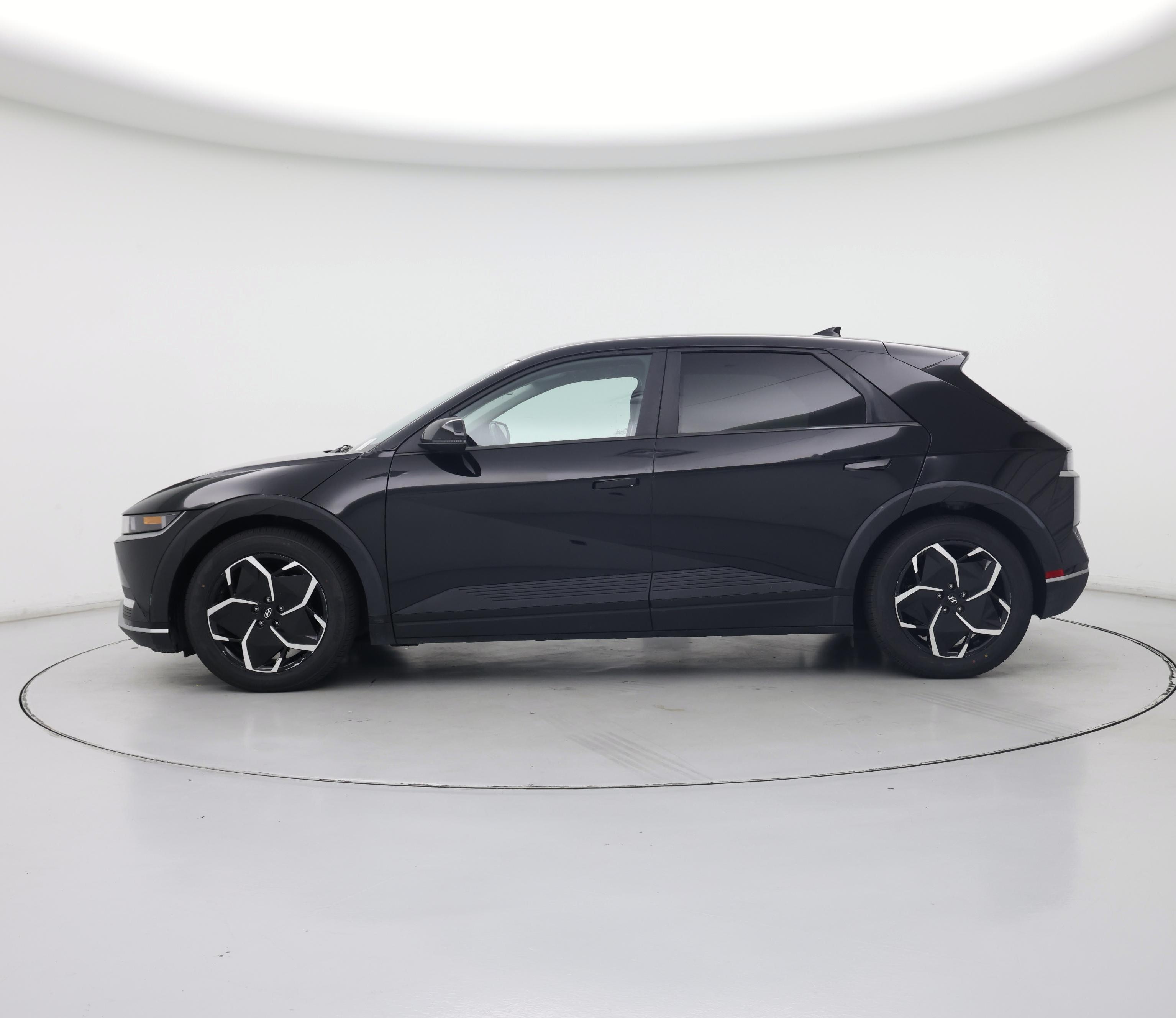 Thumbnail: 2023 Hyundai Ioniq 5 - 3