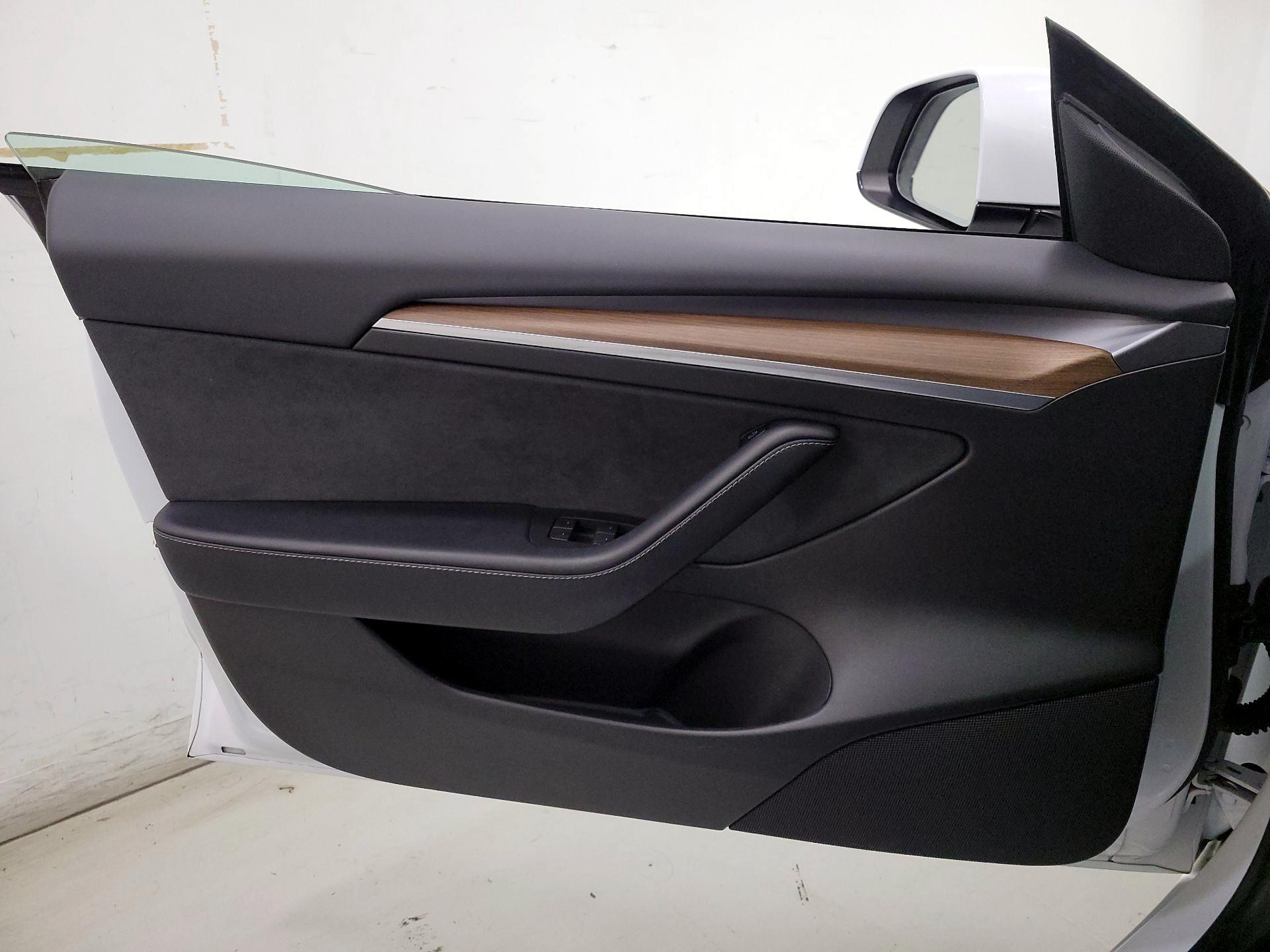 Thumbnail: 2022 Tesla Model 3 - 12