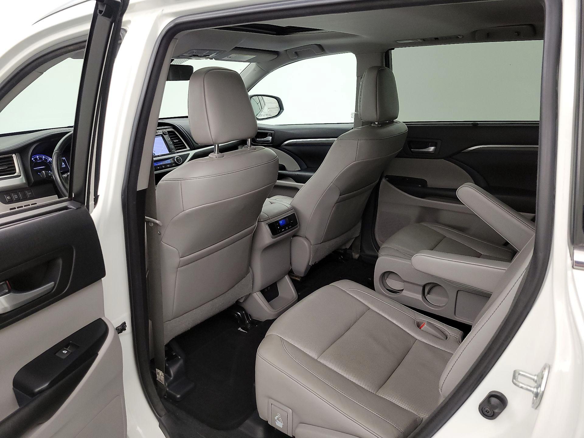 Thumbnail: 2018 Toyota Highlander - 20