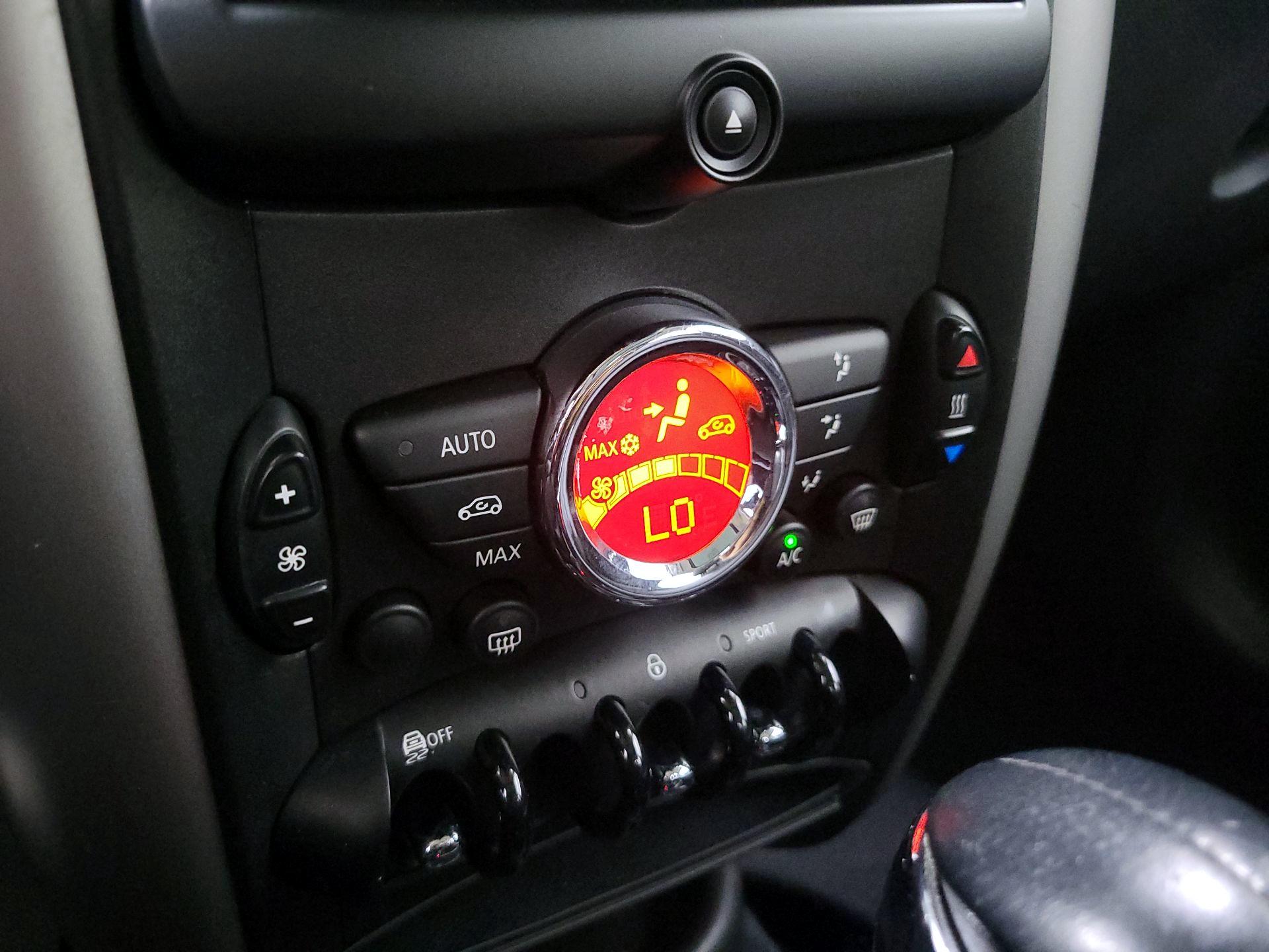 Thumbnail: 2015 MINI Cooper Countryman - 14