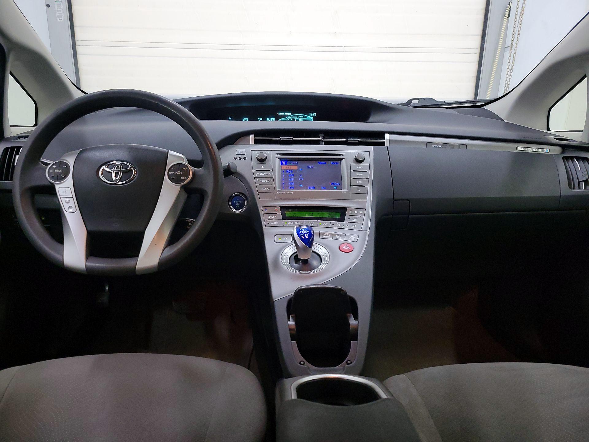 Thumbnail: 2015 Toyota Prius - 9
