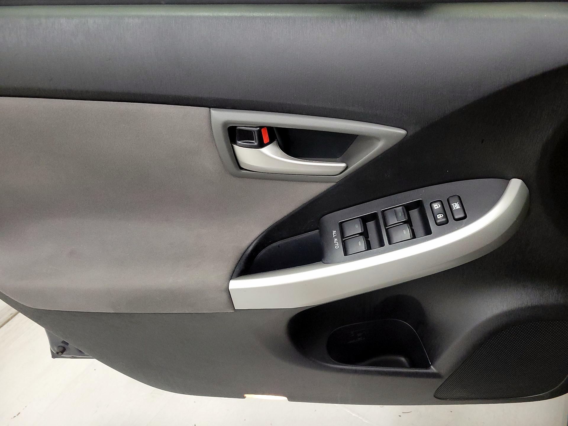 Thumbnail: 2015 Toyota Prius - 12