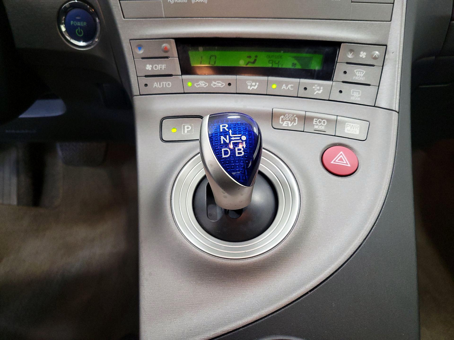 Thumbnail: 2015 Toyota Prius - 17
