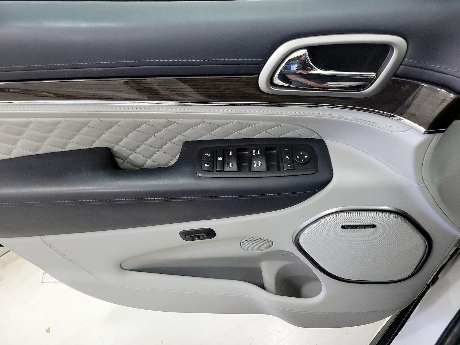 2017 Jeep Grand Cherokee Summit - Photo 13