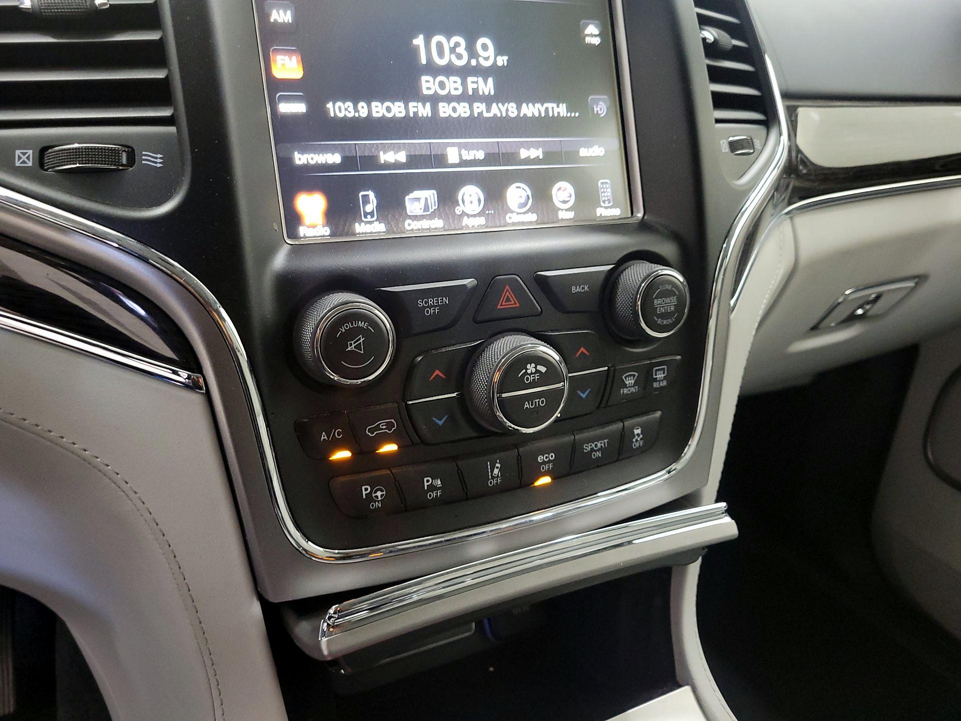 Thumbnail: 2017 Jeep Grand Cherokee - 17