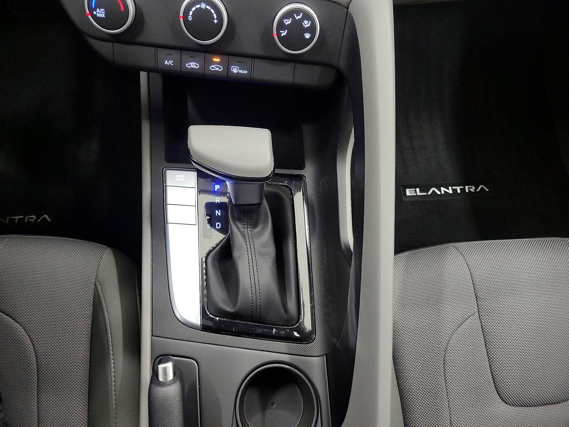 Thumbnail: 2025 Hyundai Elantra - 17