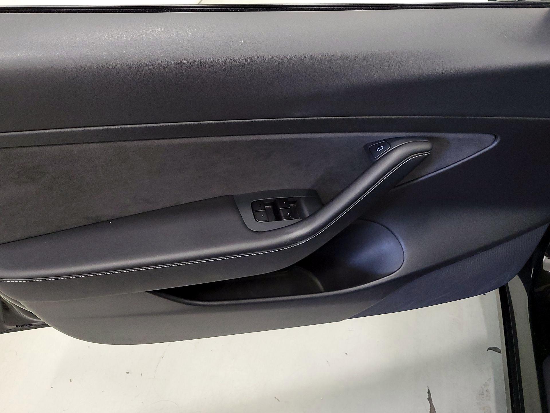 Thumbnail: 2021 Tesla Model 3 - 12