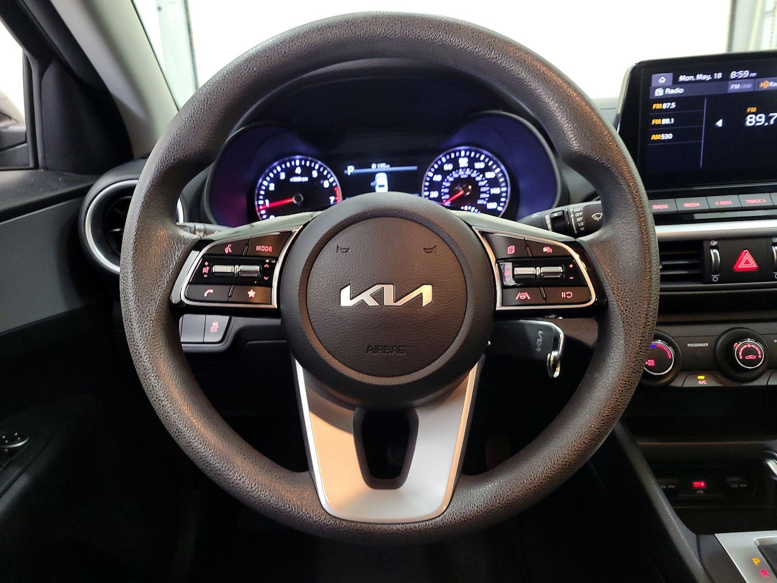 2023 Kia Forte LXS - Photo 11