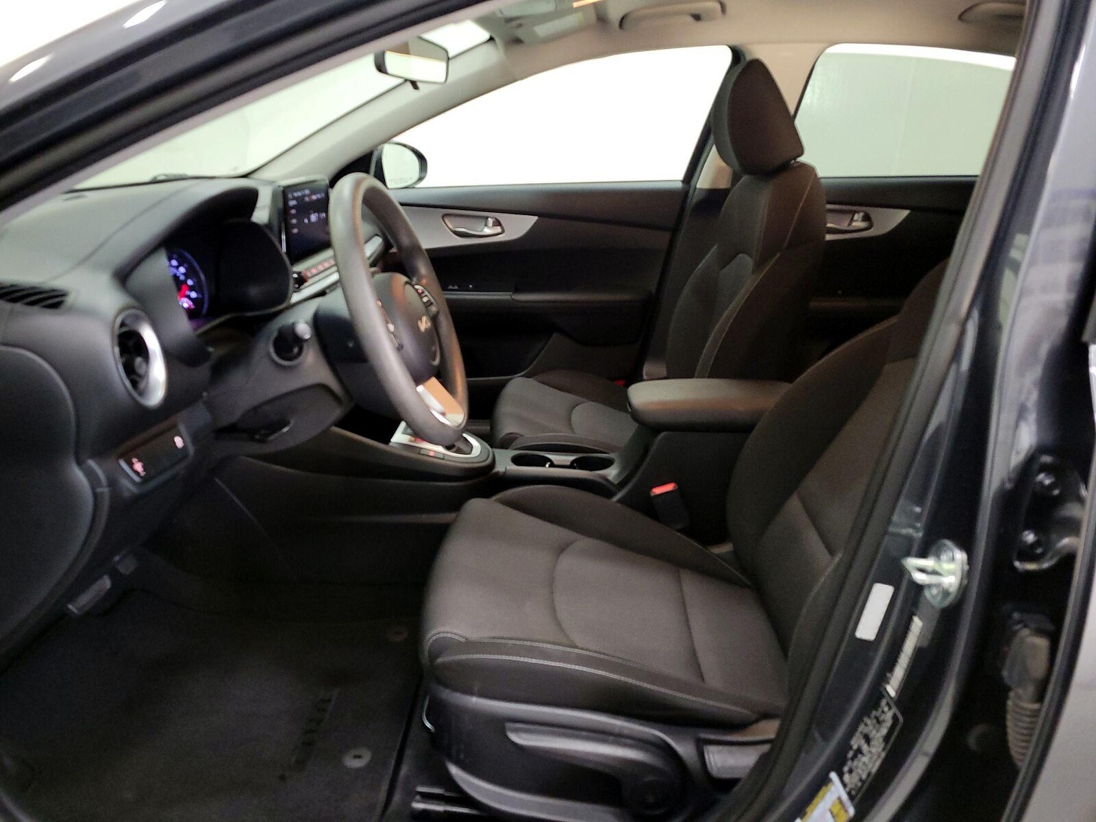 2023 Kia Forte LXS - Photo 12