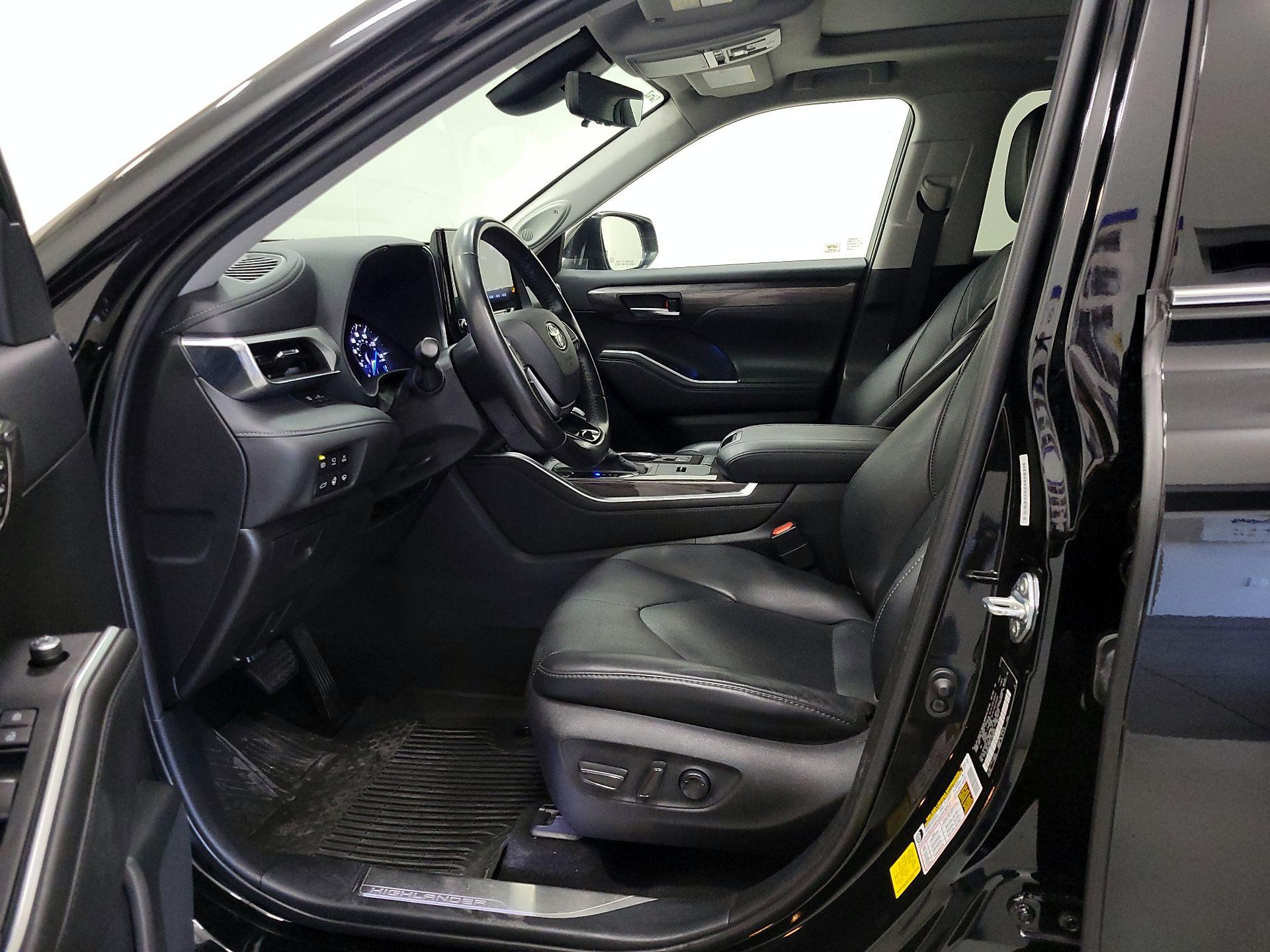 Thumbnail: 2020 Toyota Highlander - 11
