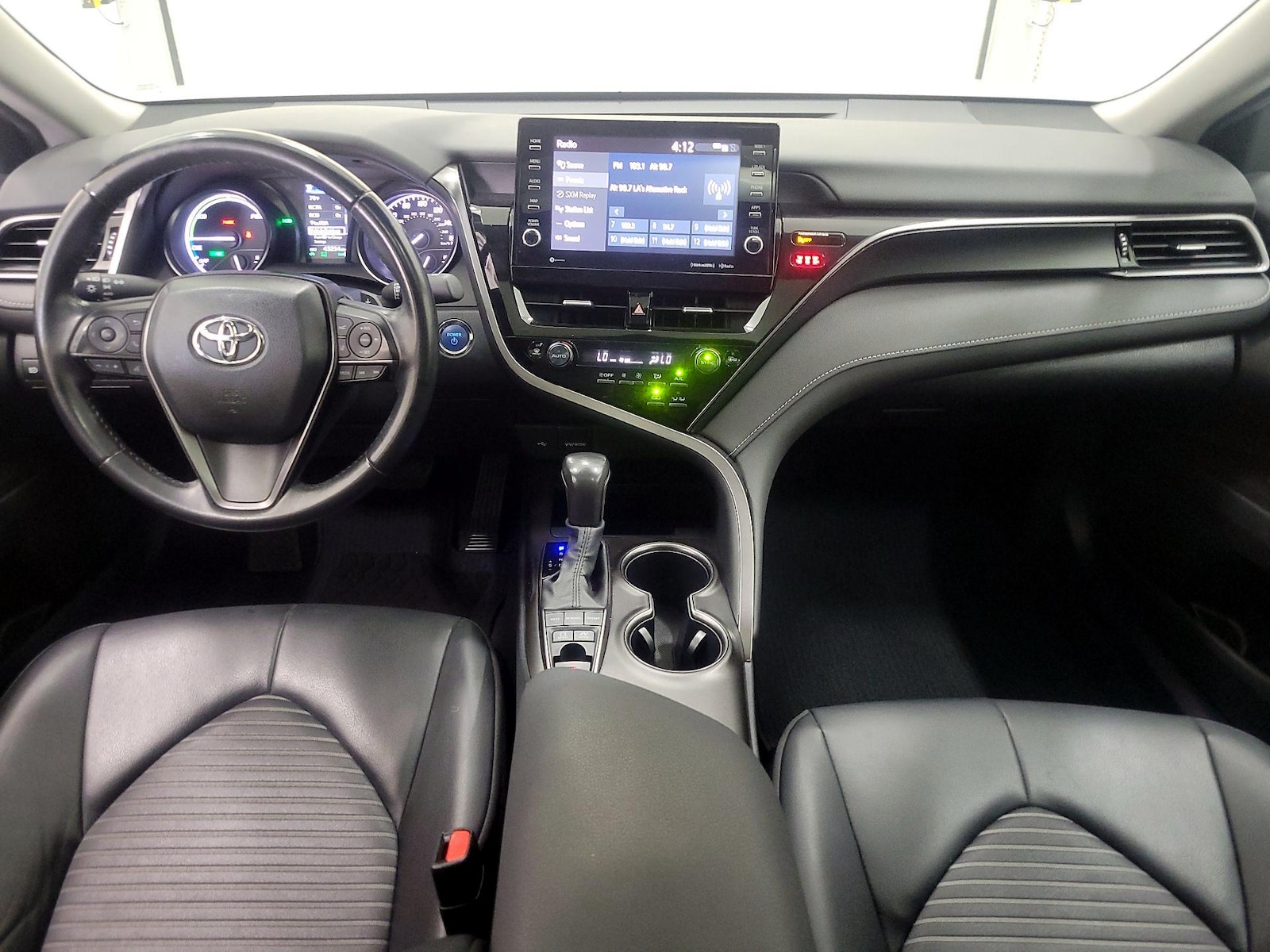 2024 Toyota Camry SE - Photo 10