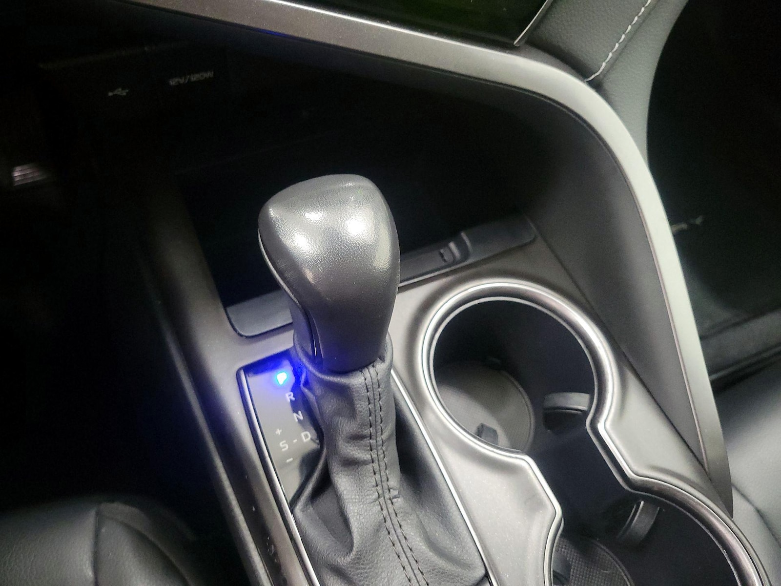 2024 Toyota Camry SE - Photo 18