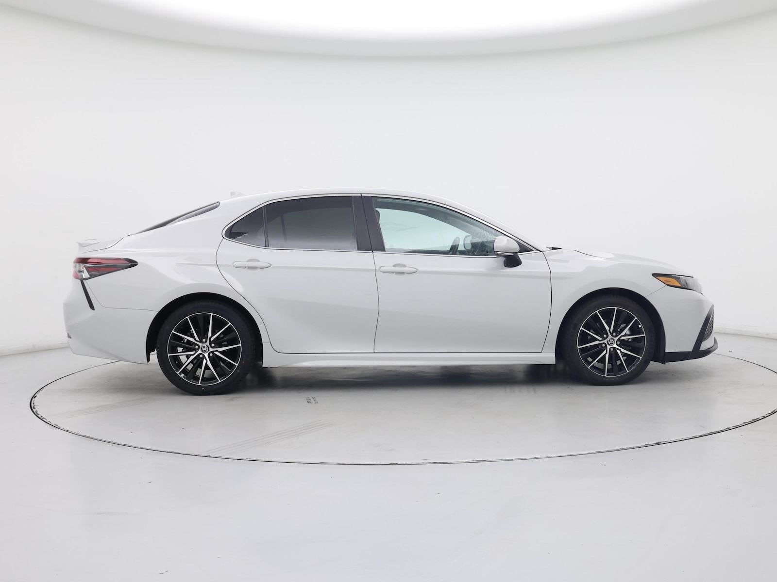2024 Toyota Camry SE - Photo 8