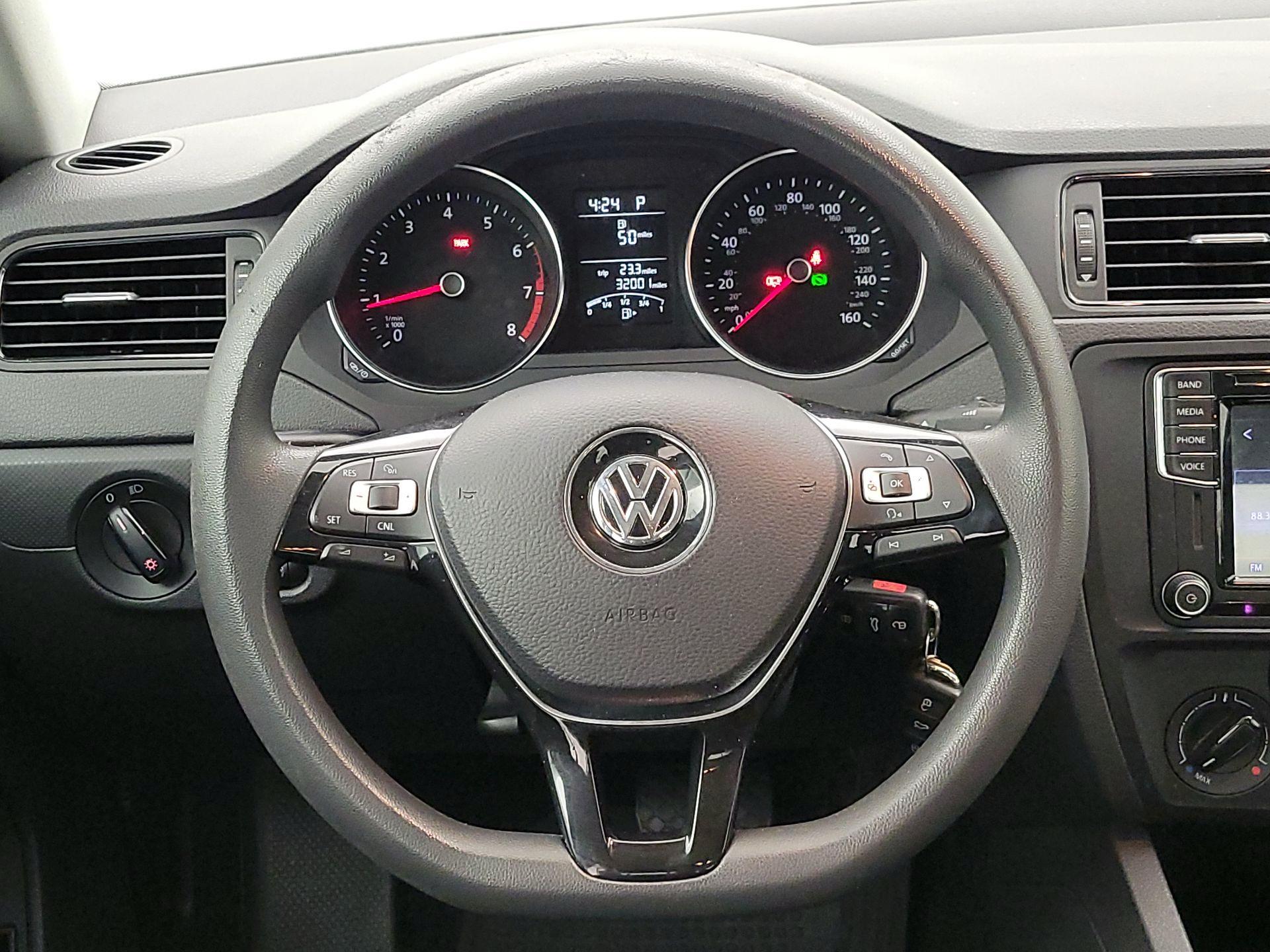 Thumbnail: 2016 Volkswagen Jetta - 10