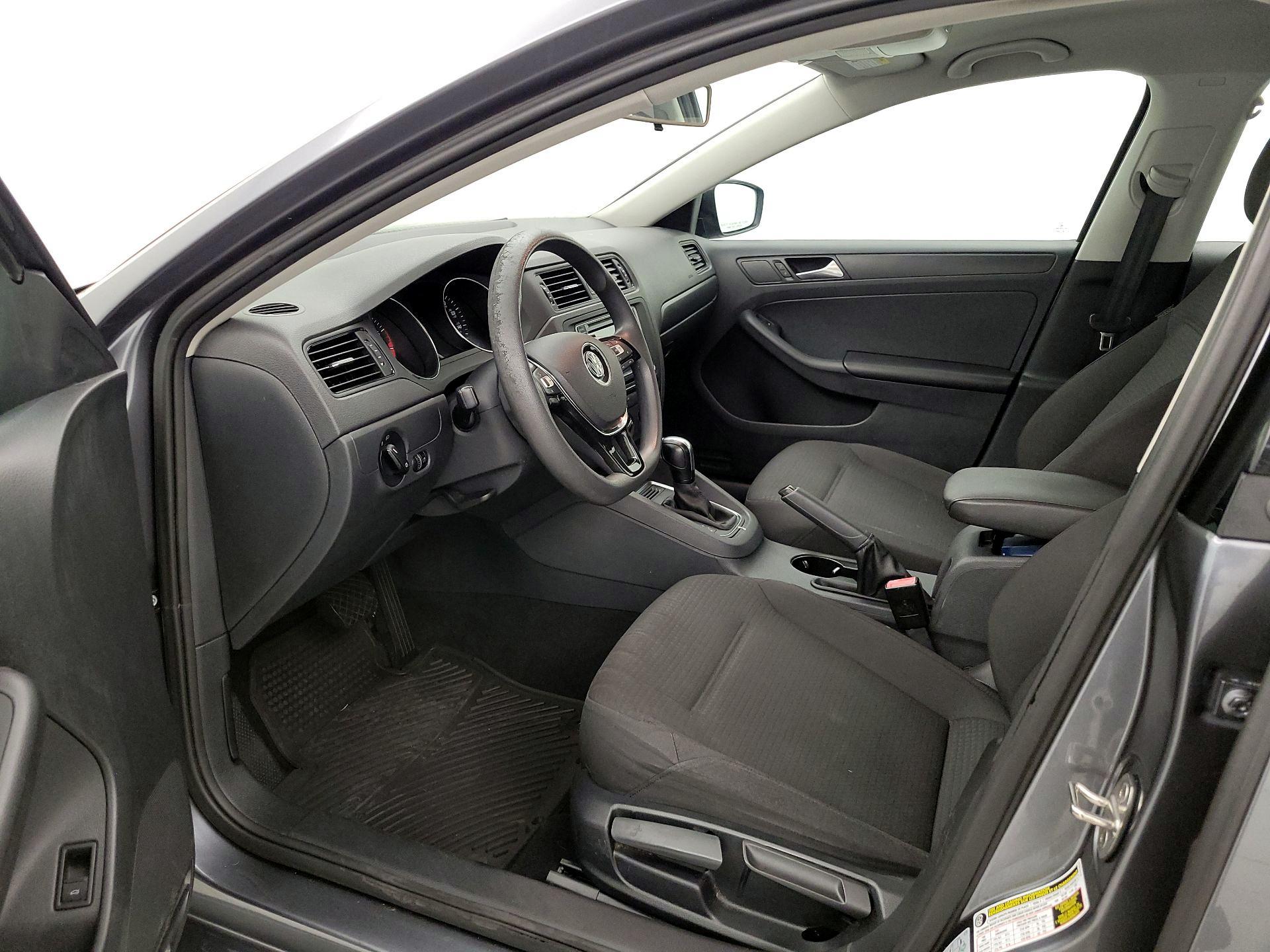 Thumbnail: 2016 Volkswagen Jetta - 11