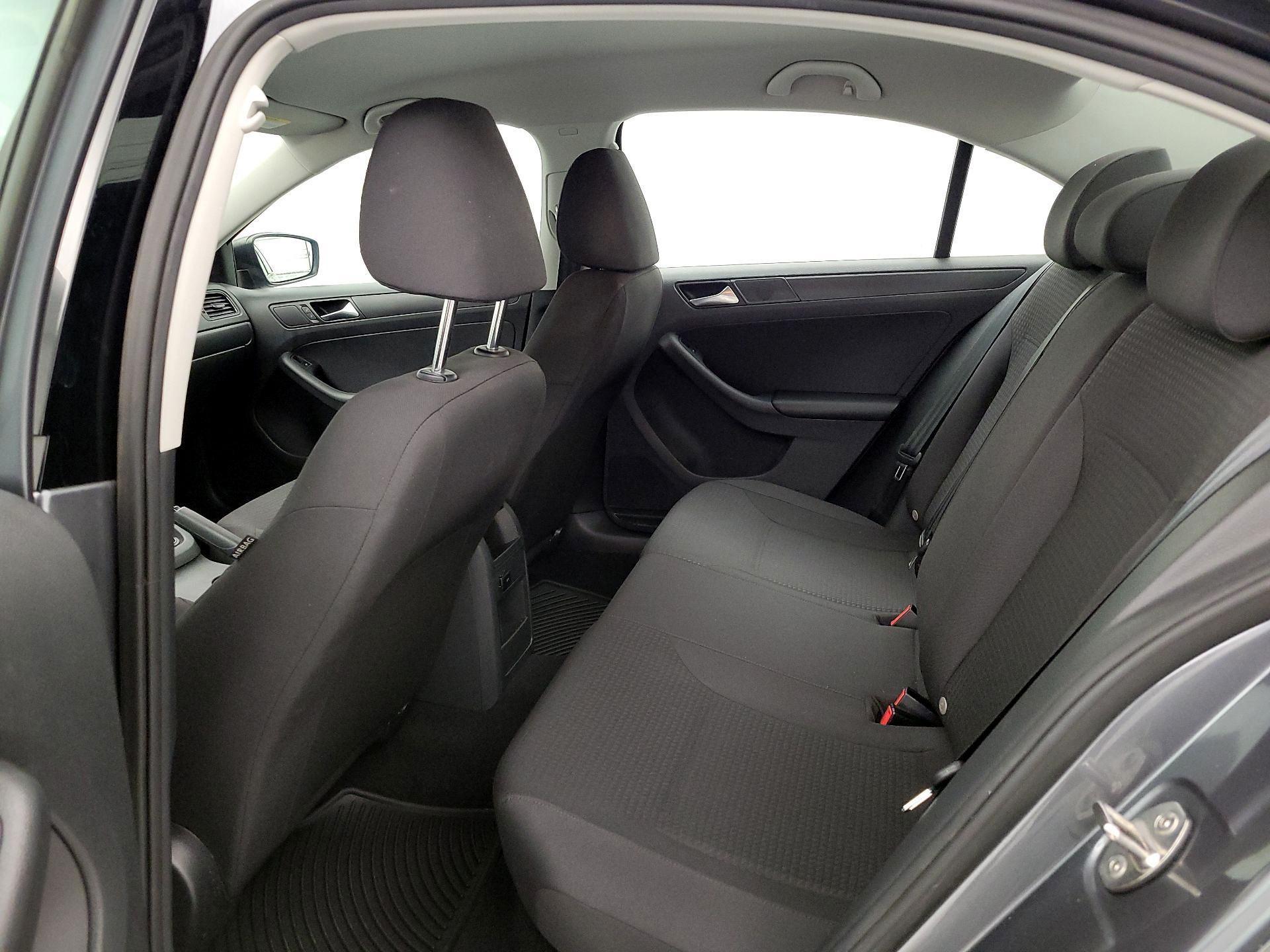 Thumbnail: 2016 Volkswagen Jetta - 19