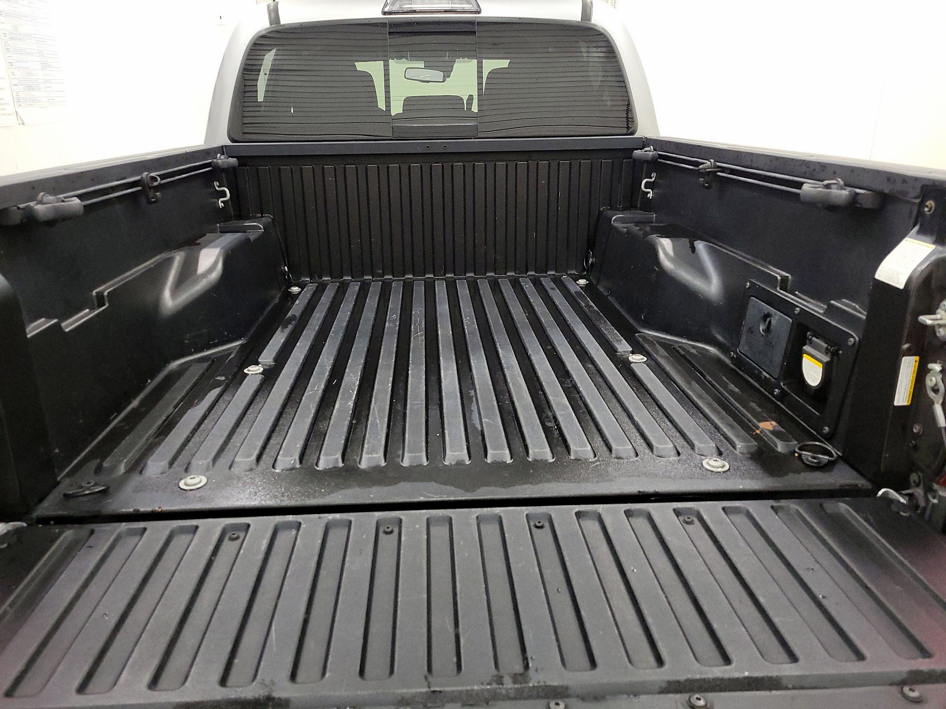 Thumbnail: 2019 Toyota Tacoma - 20