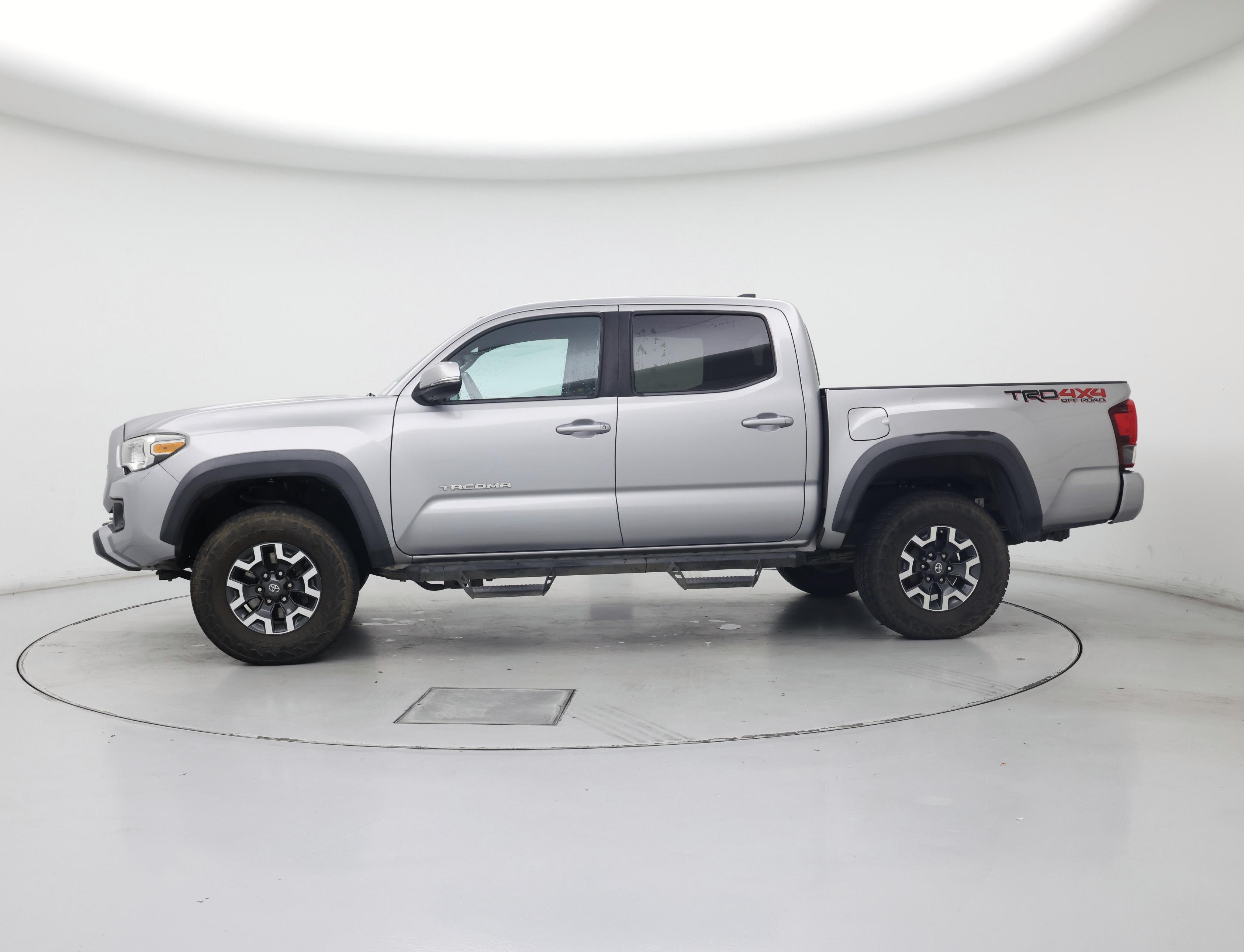 Thumbnail: 2019 Toyota Tacoma - 3