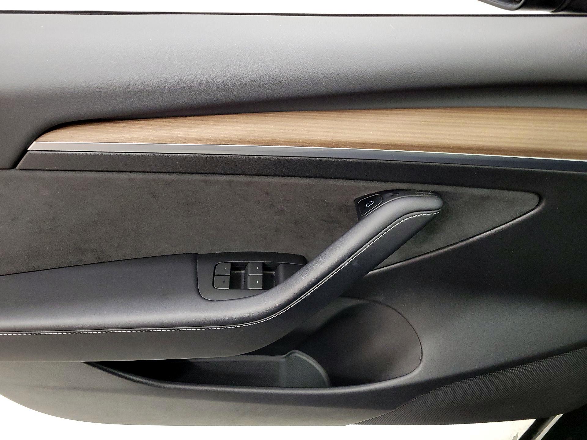 Thumbnail: 2022 Tesla Model 3 - 12