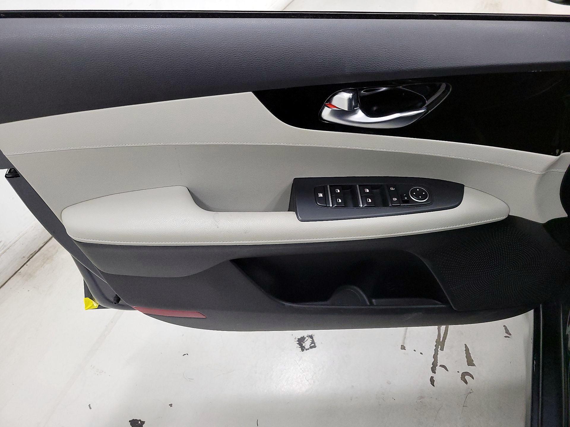 Thumbnail: 2020 Kia Forte - 12