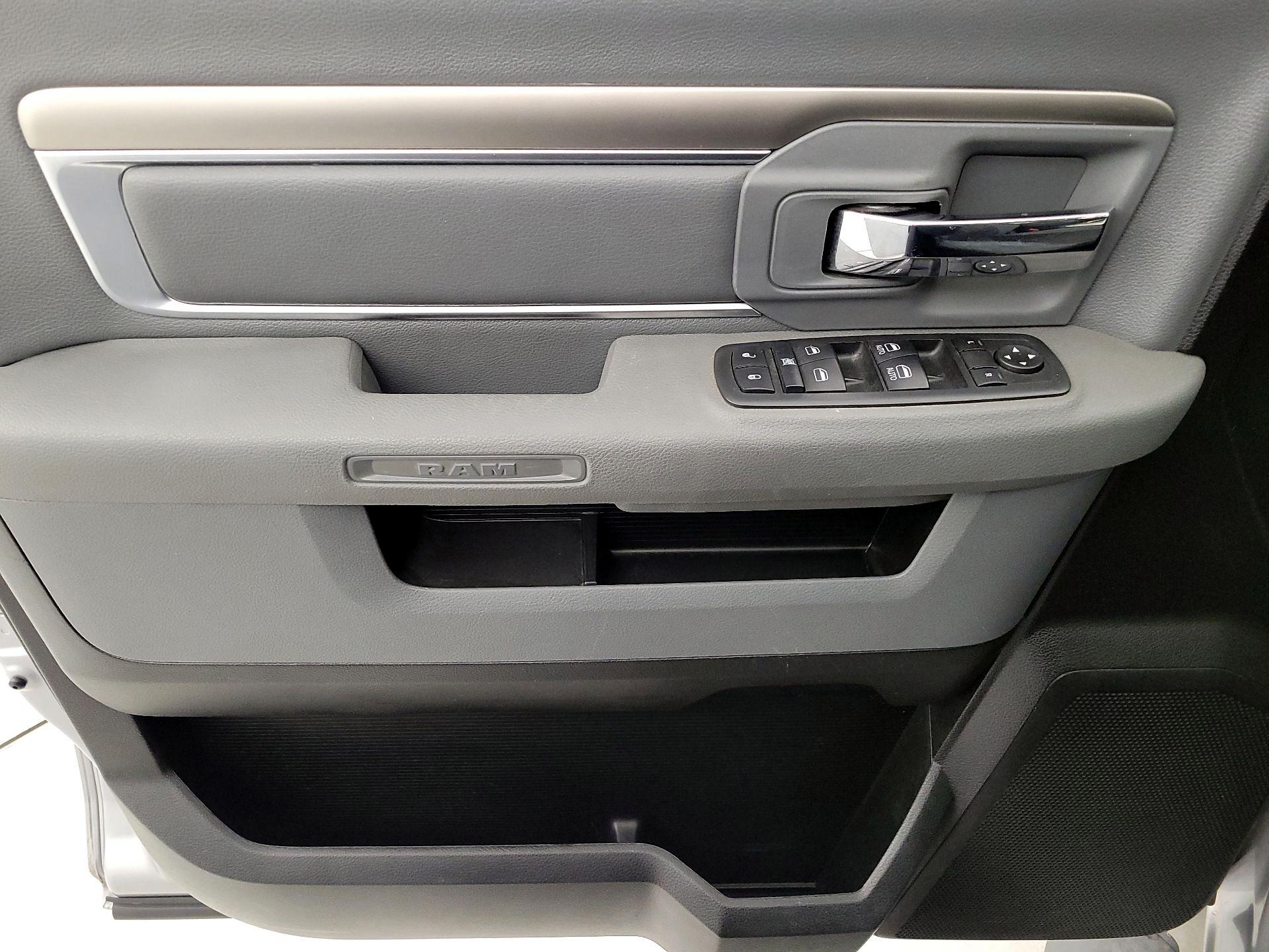 Thumbnail: 2020 RAM 1500 Classic - 12