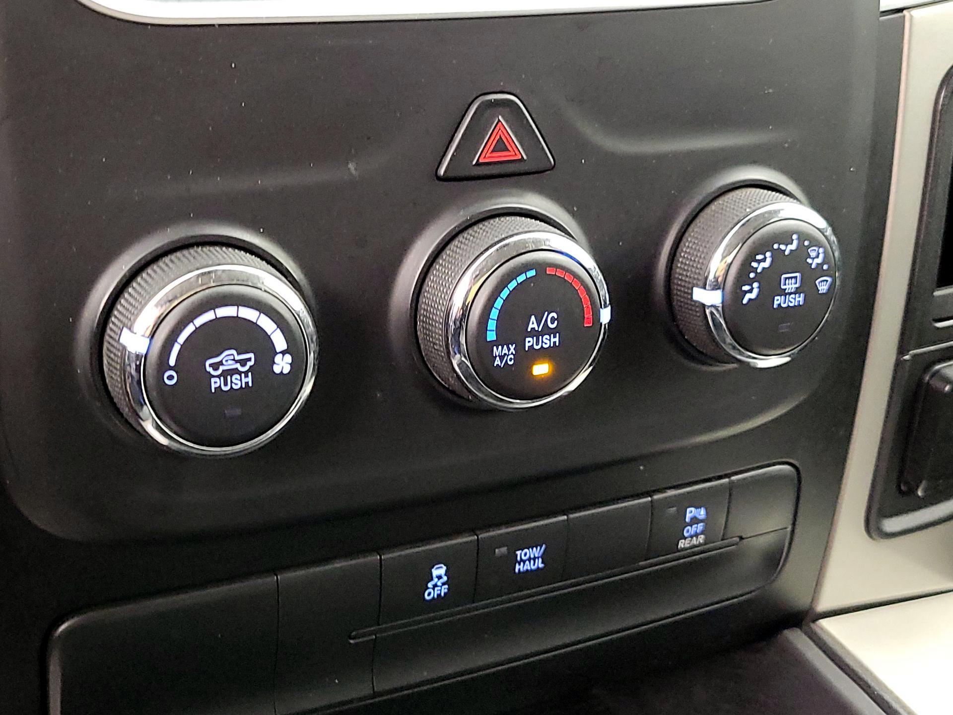 Thumbnail: 2020 RAM 1500 Classic - 16