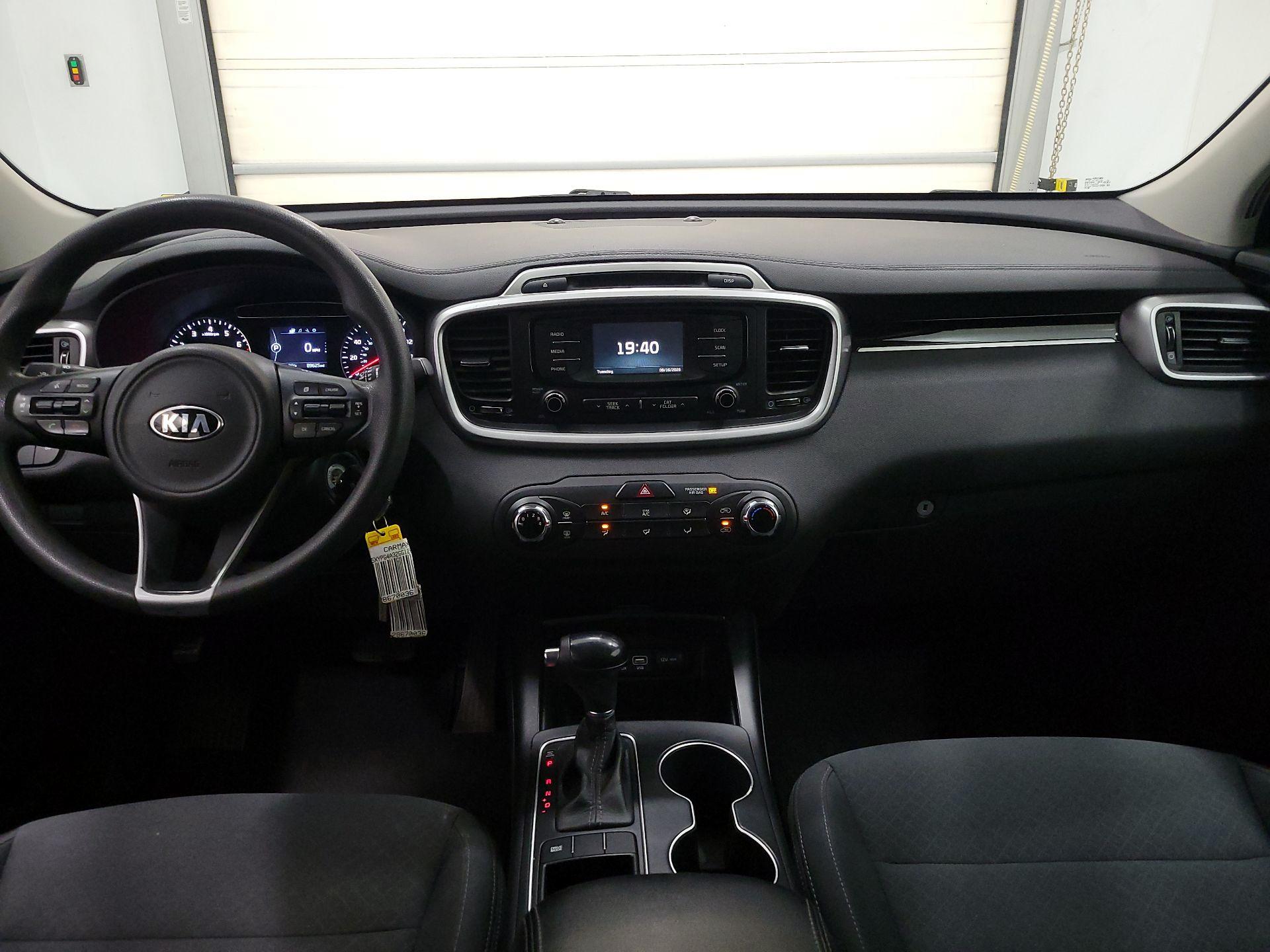 Thumbnail: 2016 Kia Sorento - 9