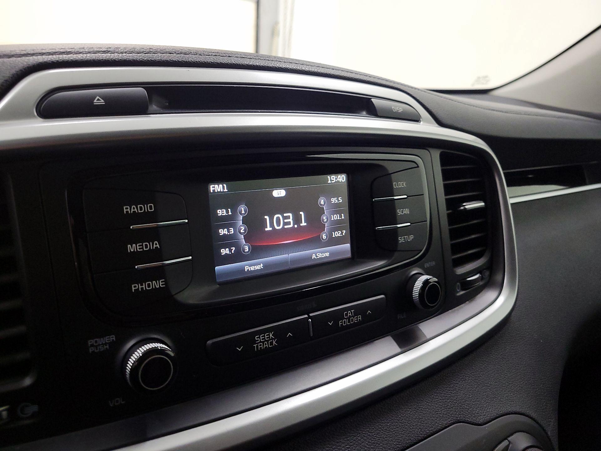 Thumbnail: 2016 Kia Sorento - 15