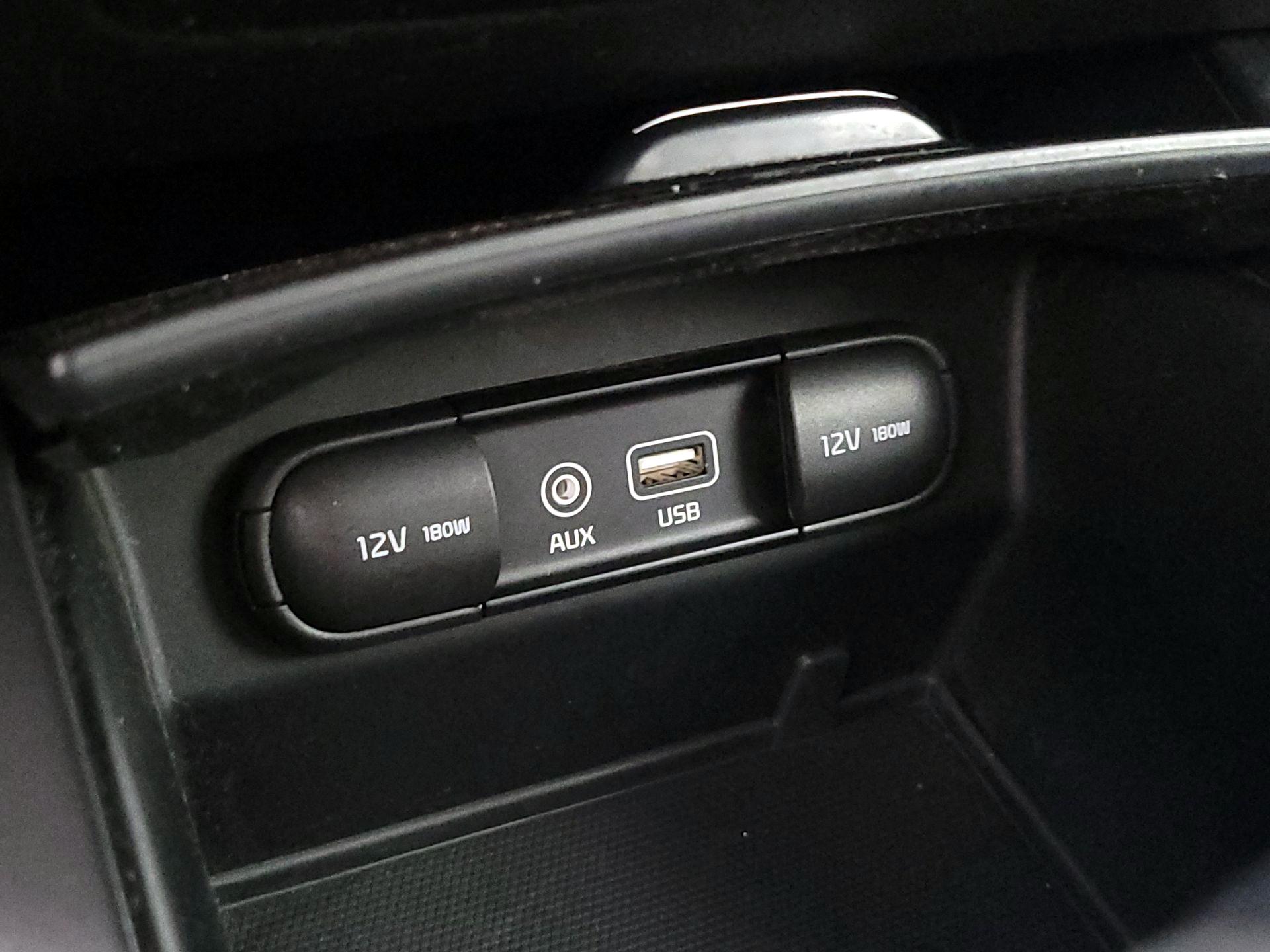 Thumbnail: 2016 Kia Sorento - 18