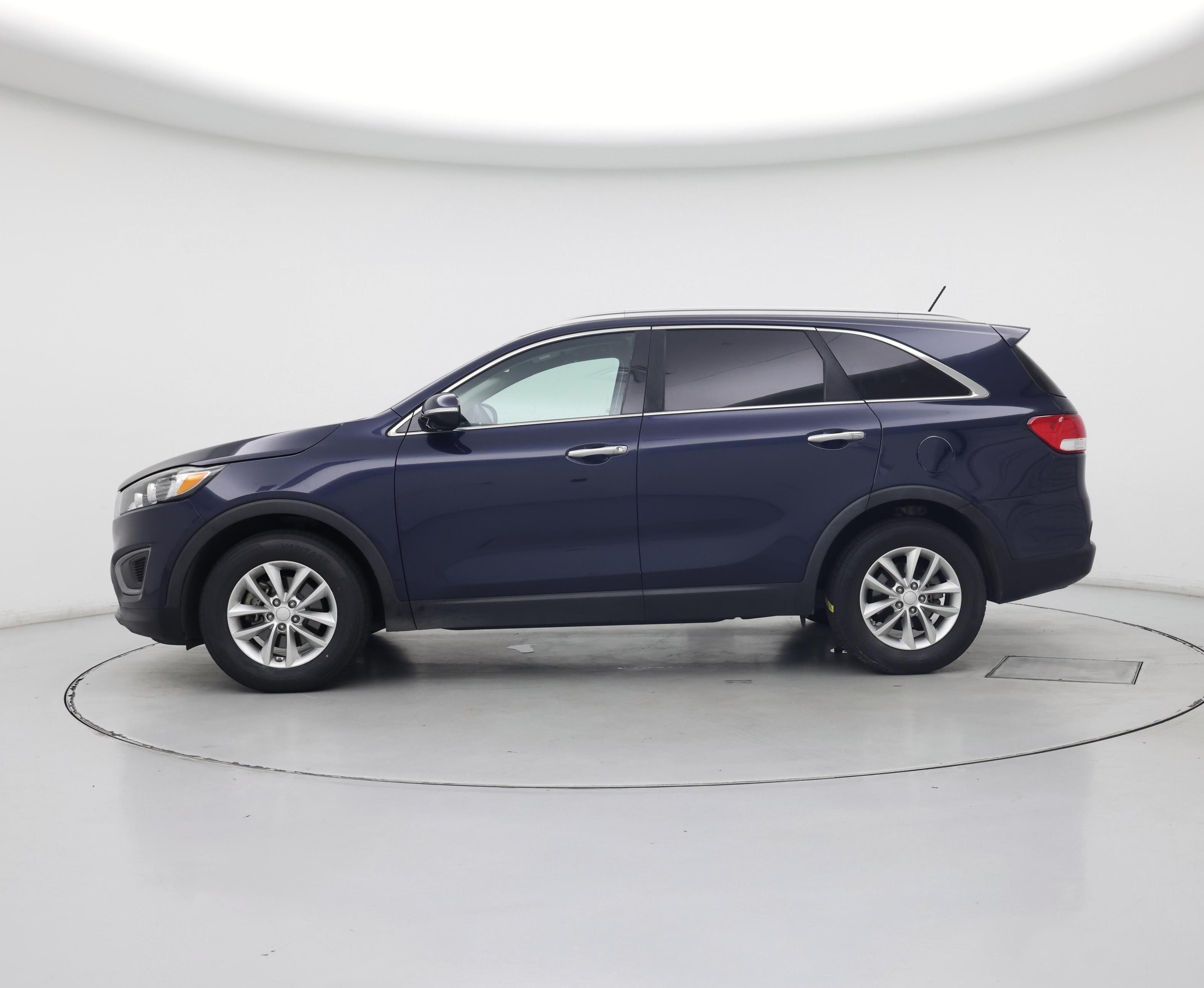 Thumbnail: 2016 Kia Sorento - 3