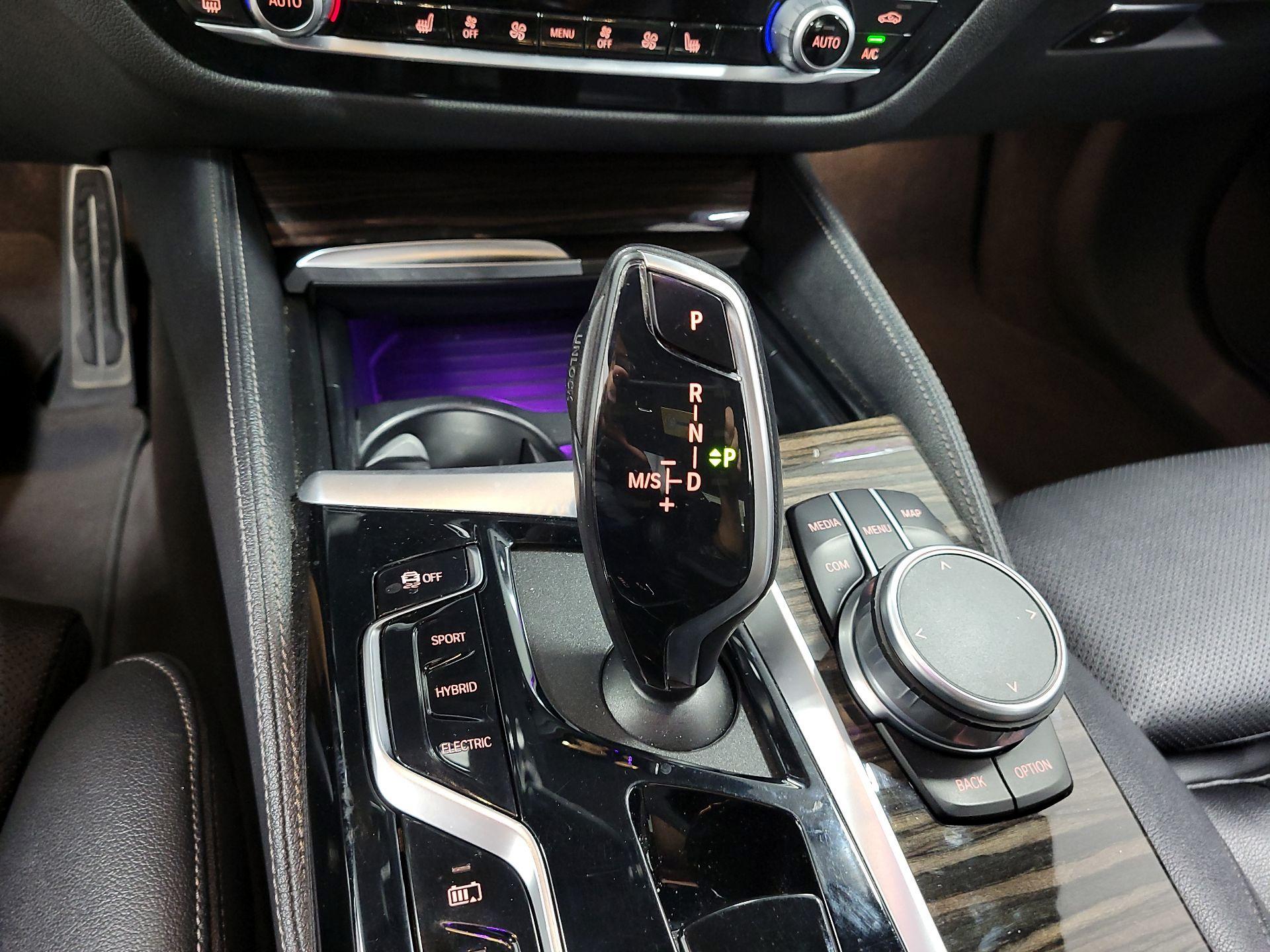 Thumbnail: 2022 BMW 5 Series - 16