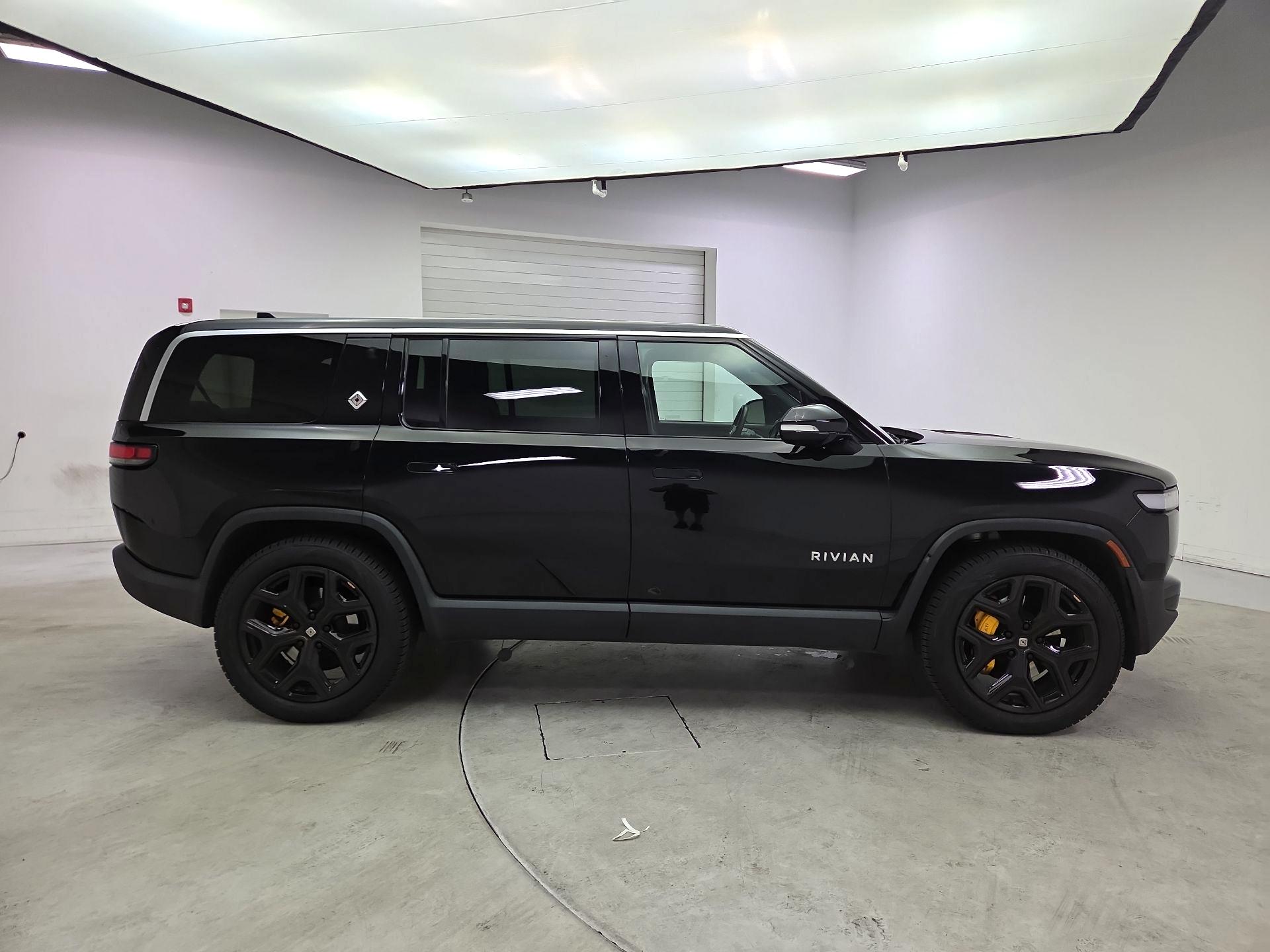 Thumbnail: 2023 Rivian R1S - 4