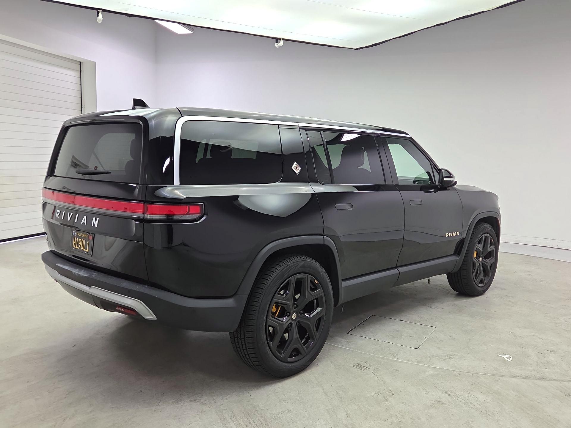 Thumbnail: 2023 Rivian R1S - 5