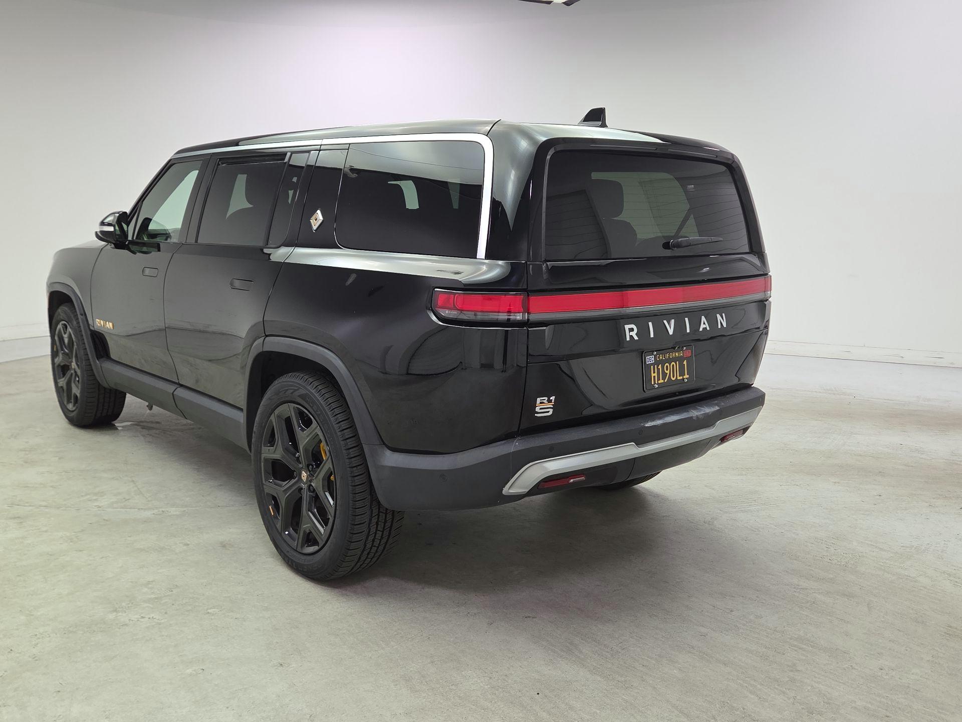 Thumbnail: 2023 Rivian R1S - 7