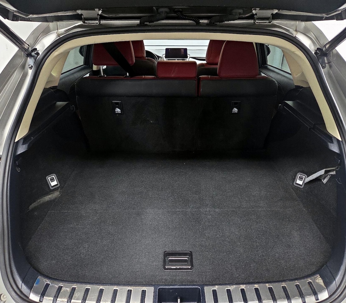 Trunk/Cargo (Seats Up)