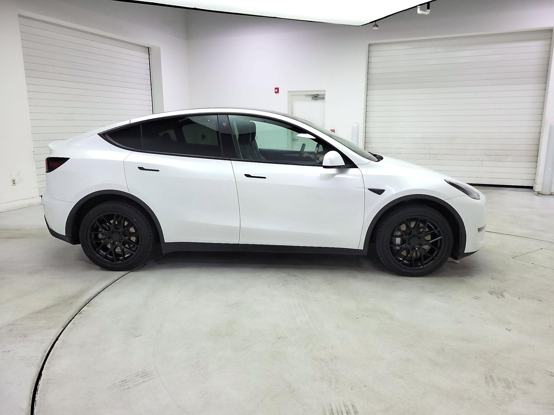 Thumbnail: 2023 Tesla Model Y - 4