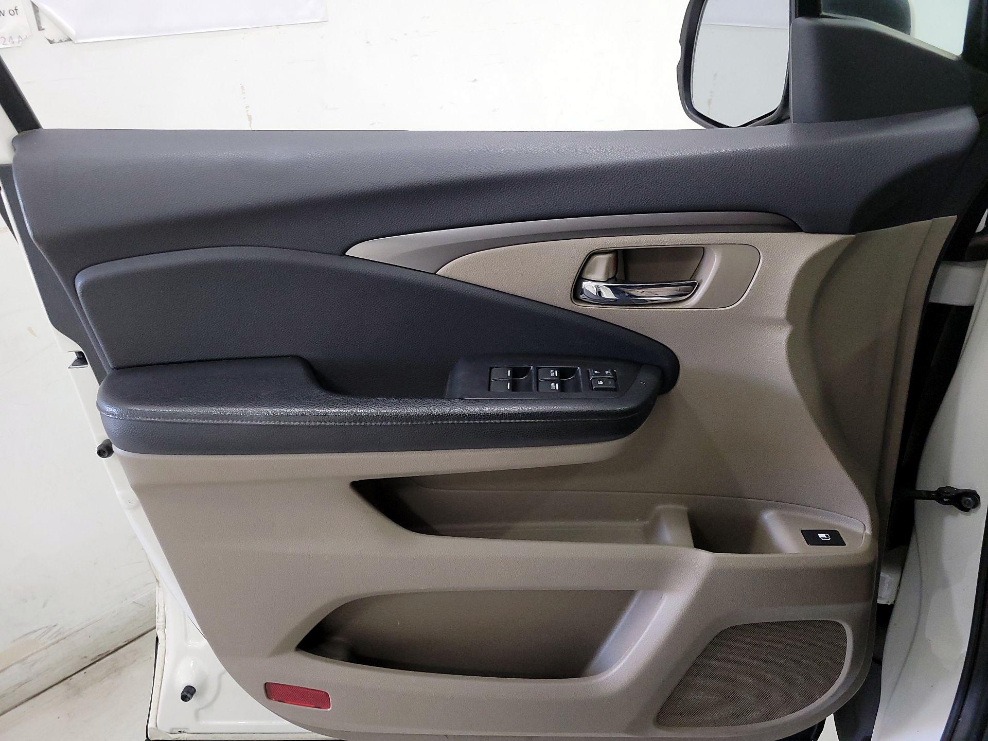 Thumbnail: 2018 Honda Pilot - 10
