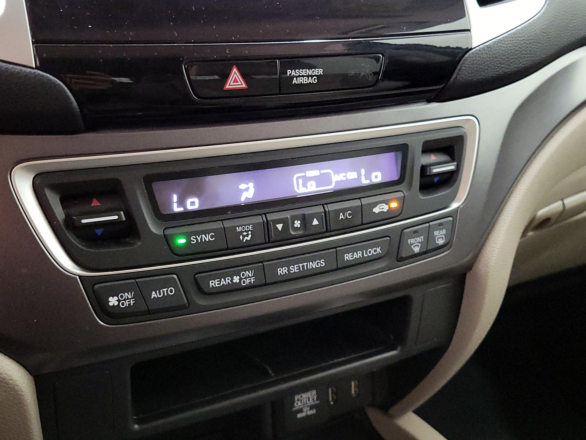 Thumbnail: 2018 Honda Pilot - 14